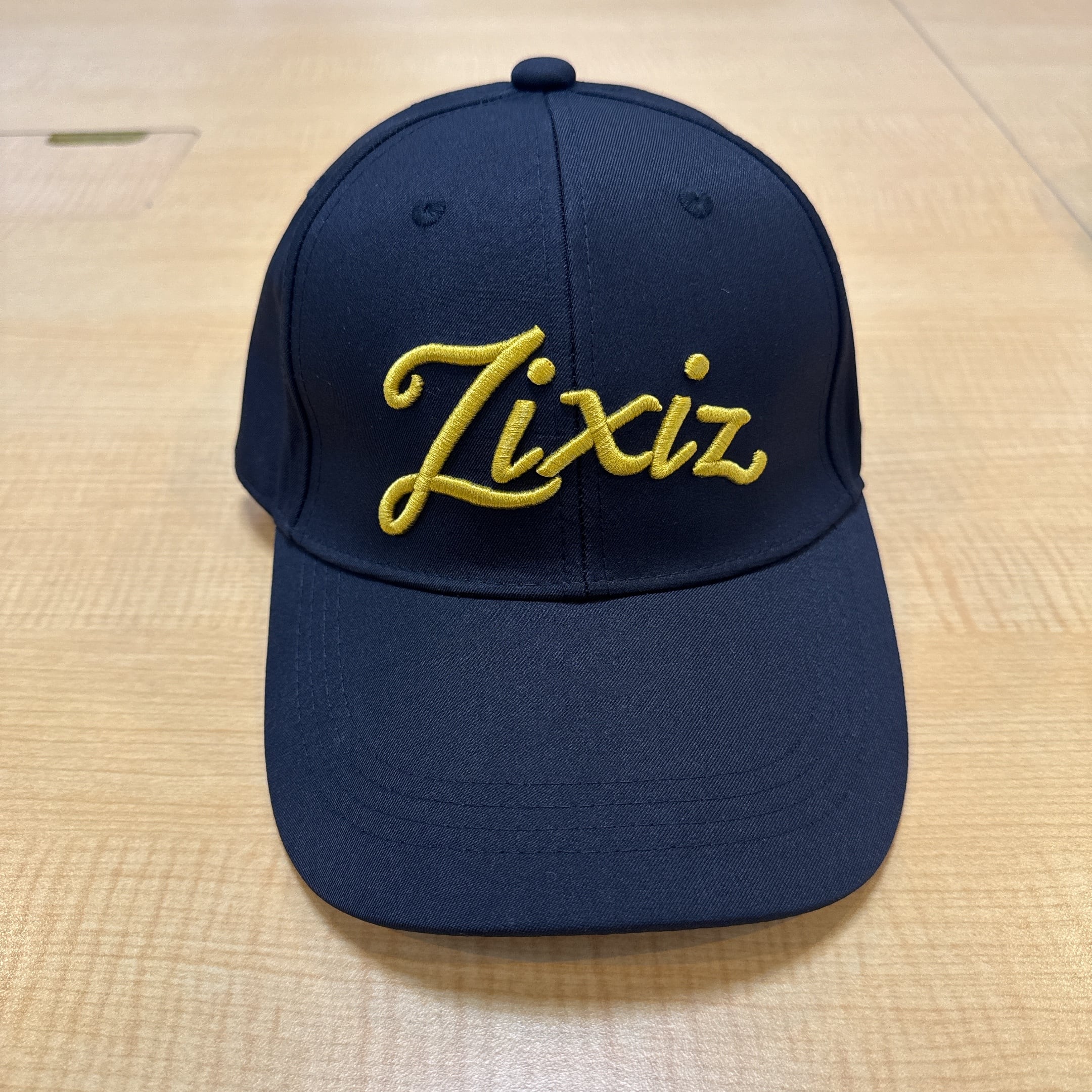 新型刺繍ZIXIZのキャップ3色展開 ゴールド刺繍 品番:25CA003 | ZIXIZ