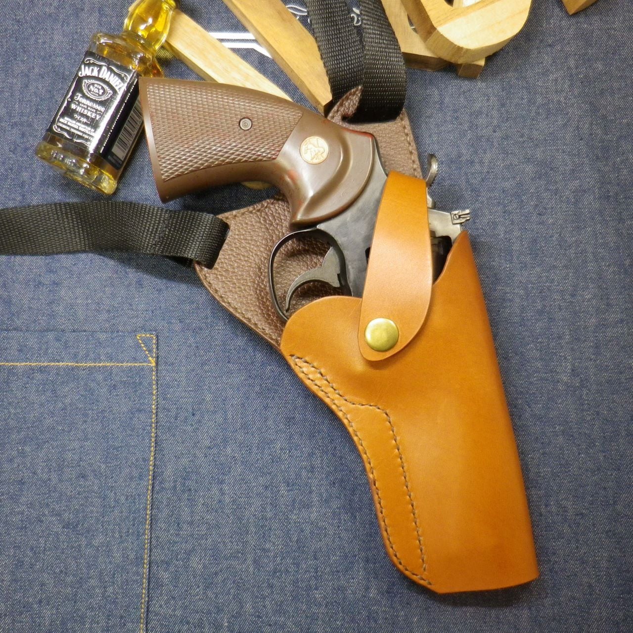 本革製4インチパイソン用ショルダーホルスター | JTGS（ガンホルスター