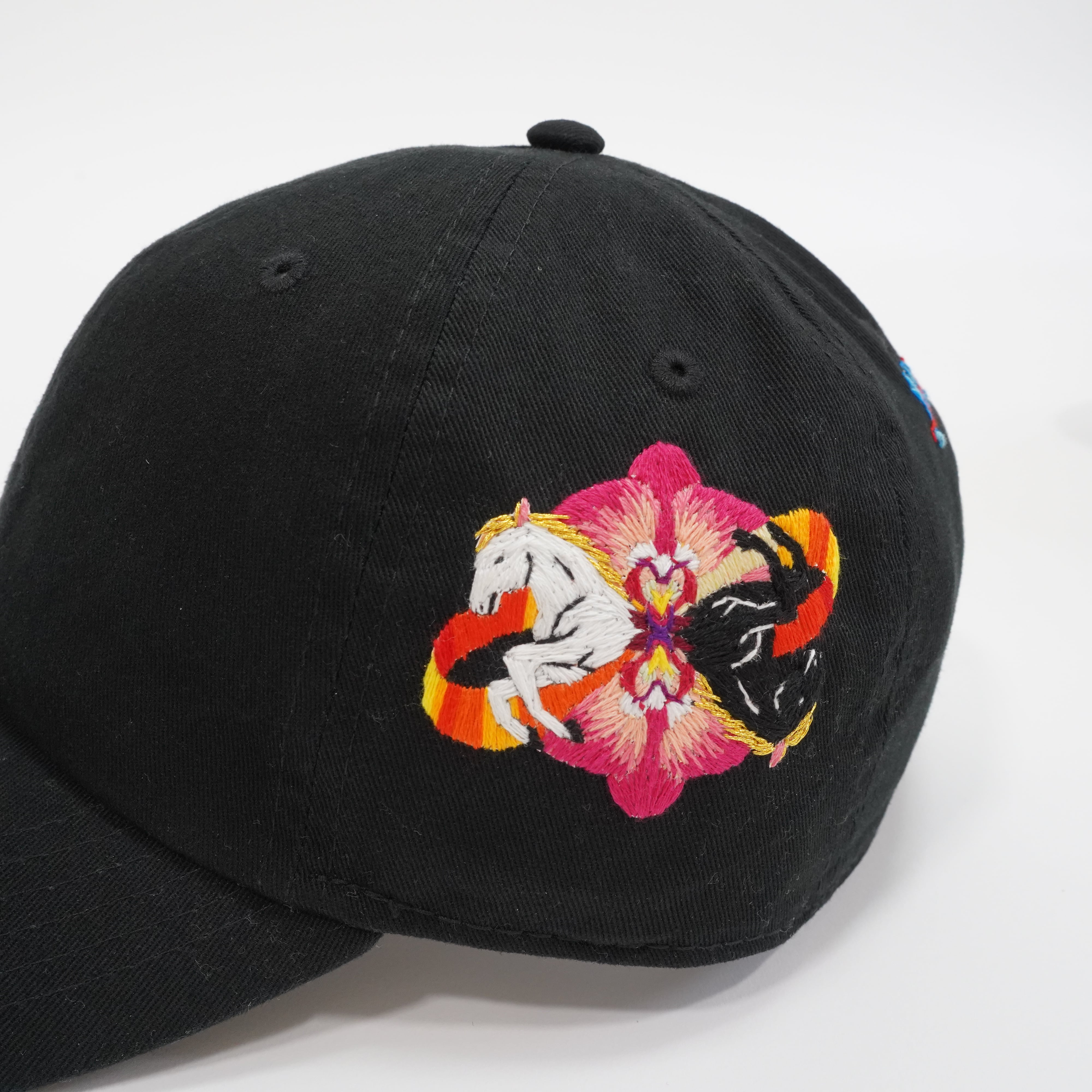 Chimeratograph エンドレスホース／キャップ | 二宮佐和子 / SAWAKO