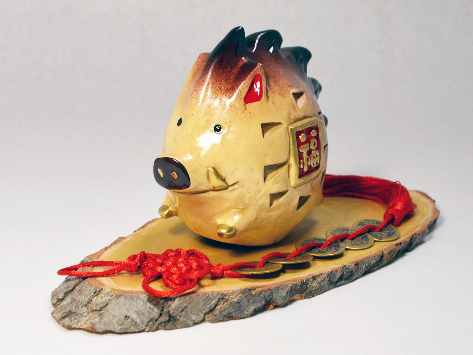 イノシシ 置物 猪 干支 亥年 陶磁器 五帝銭付き 開運 縁起物 | 世界の