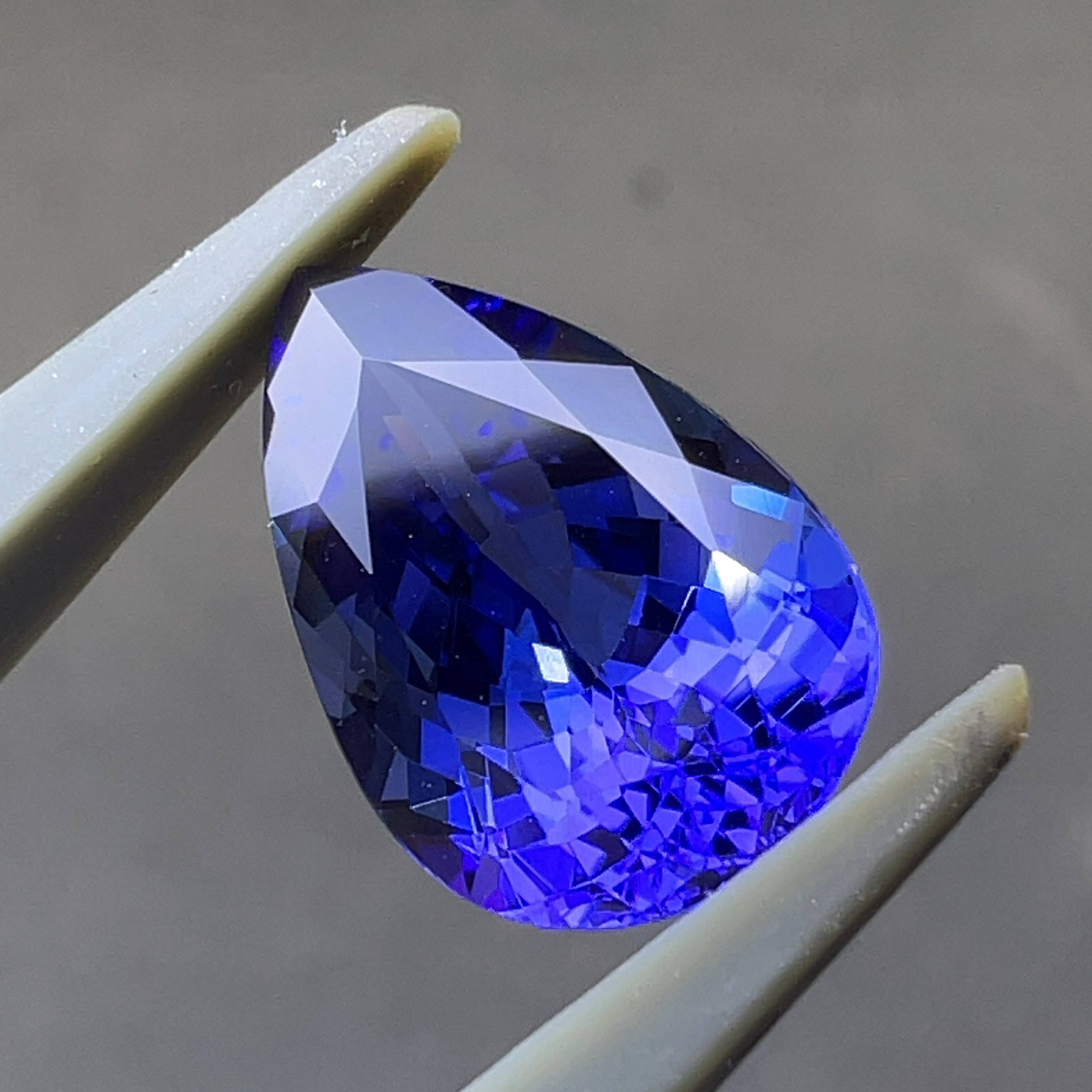 タンザナイト 4.49ct 13.11mm×8.56mm ペアシェイプ ルース トップ