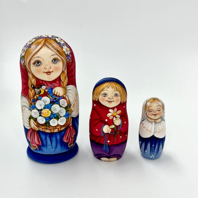 スべトラーナ・カバノワ作 マトリョーシカ3個組 花と鳥(赤) | Romanov