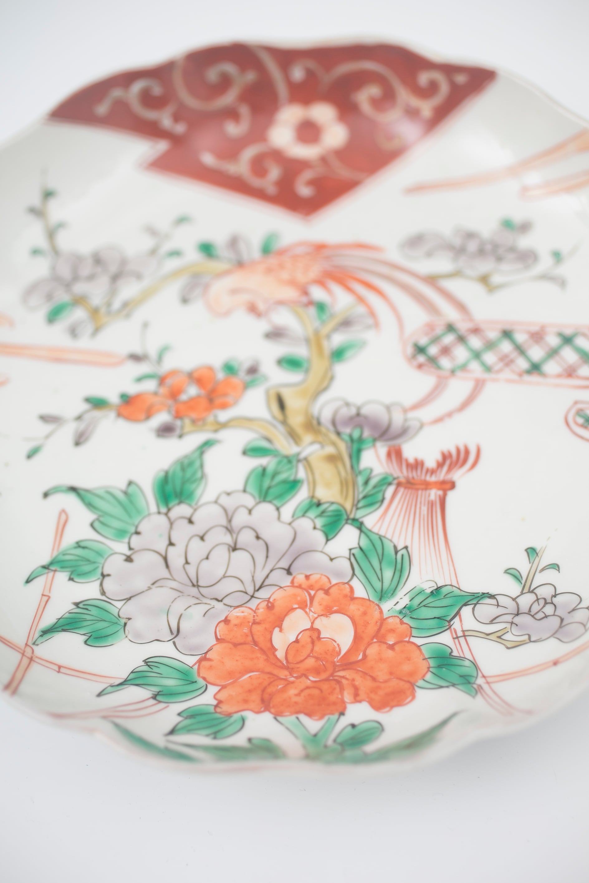 大鉢□伊万里 赤絵 花唐草窓絵鯉紋 魚紋 花唐草平鉢 時代物 骨董品