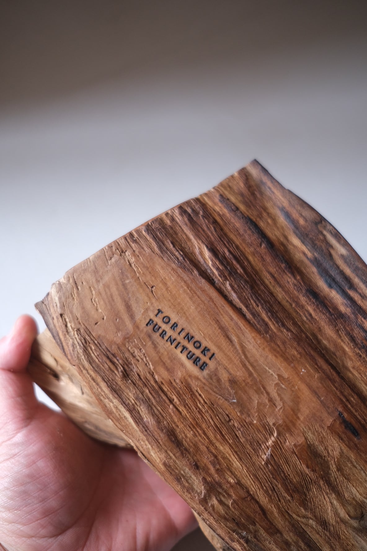 一枚板お香立て 樅木 -momi- | TORINOKI FURNITURE