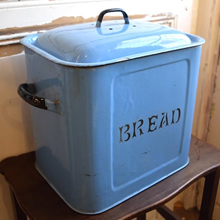 イギリス ホーローブレッド缶 ブルー | Brocante de La Cocotte