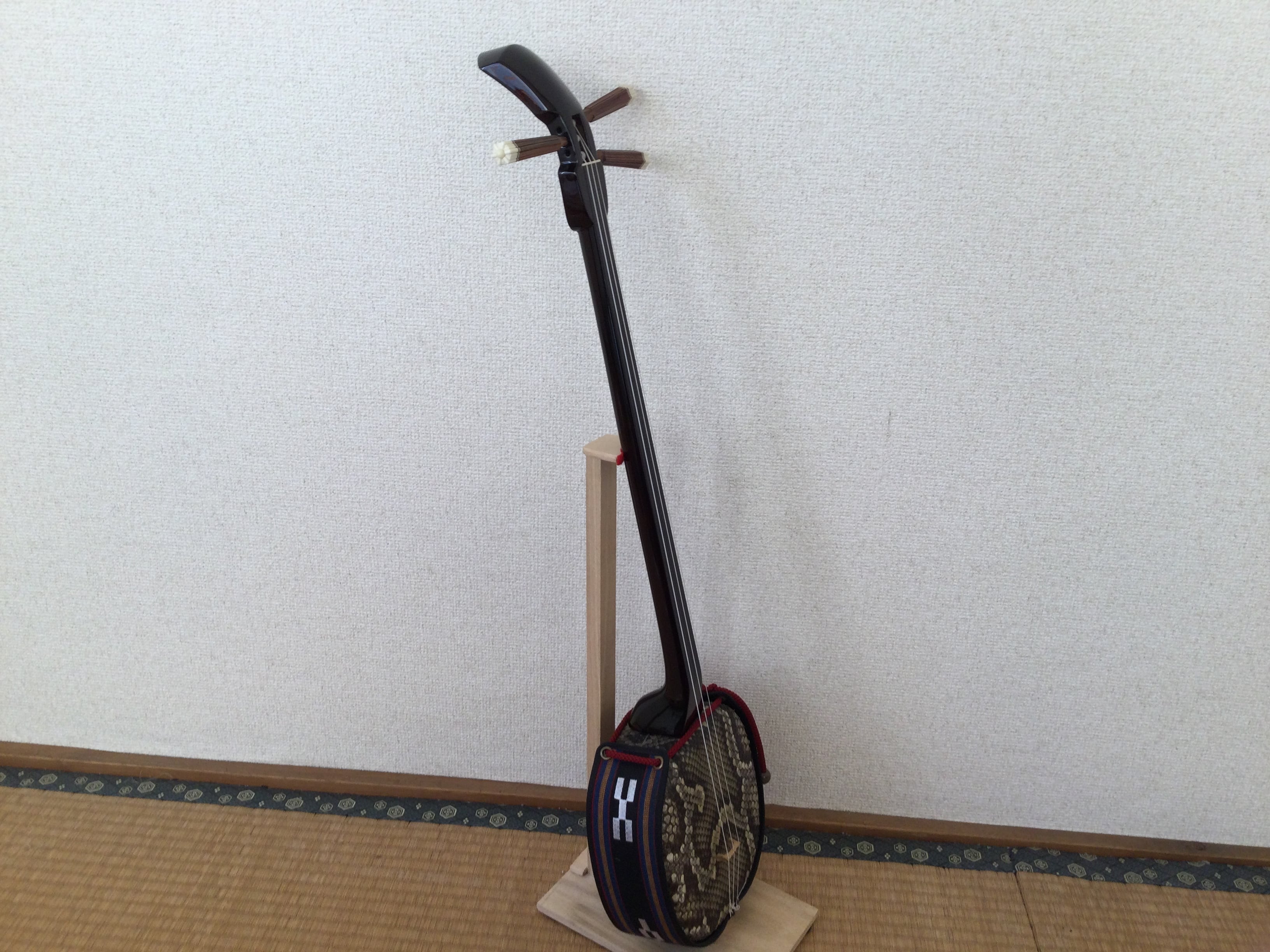 名工 上原良光作 黒檀マカビ型スンチ仕上げ | クオレ三線工房えぞ三弦