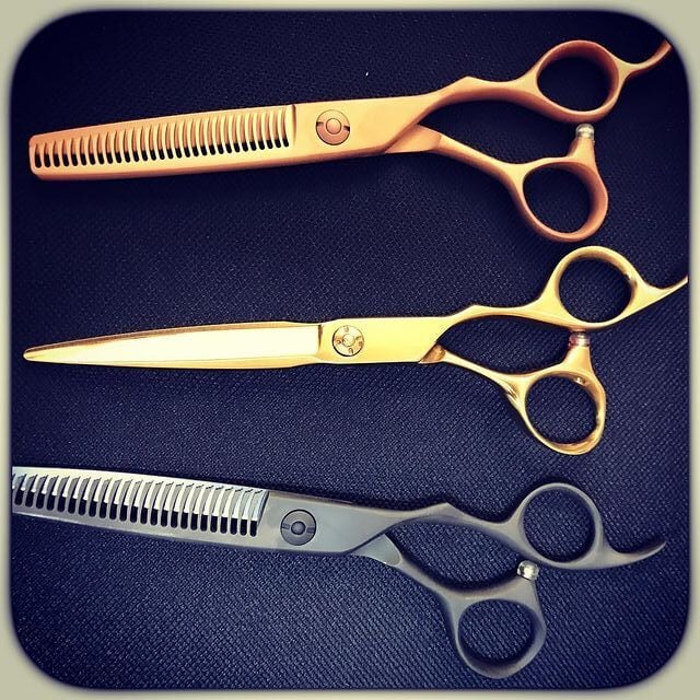 美容師用カットハサミ・カラー各種・ご希望のカラーに仕上げます