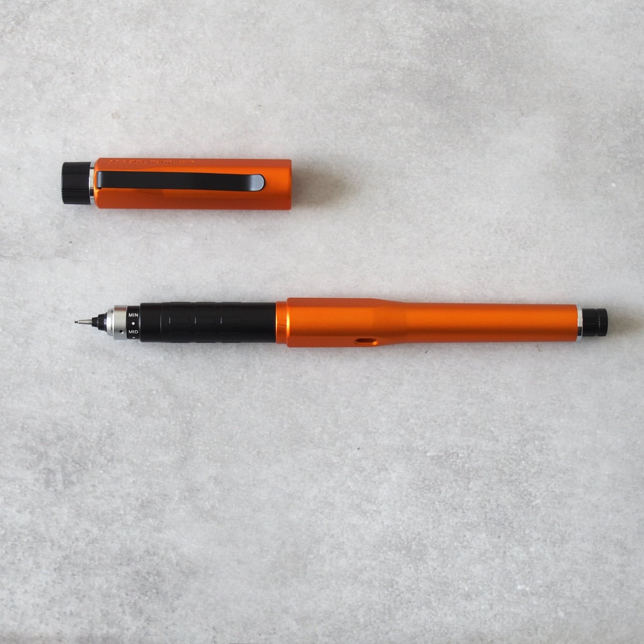 三菱鉛筆 KURUTOGA DIVE クルトガダイブ / トワイライトオレンジ | avan