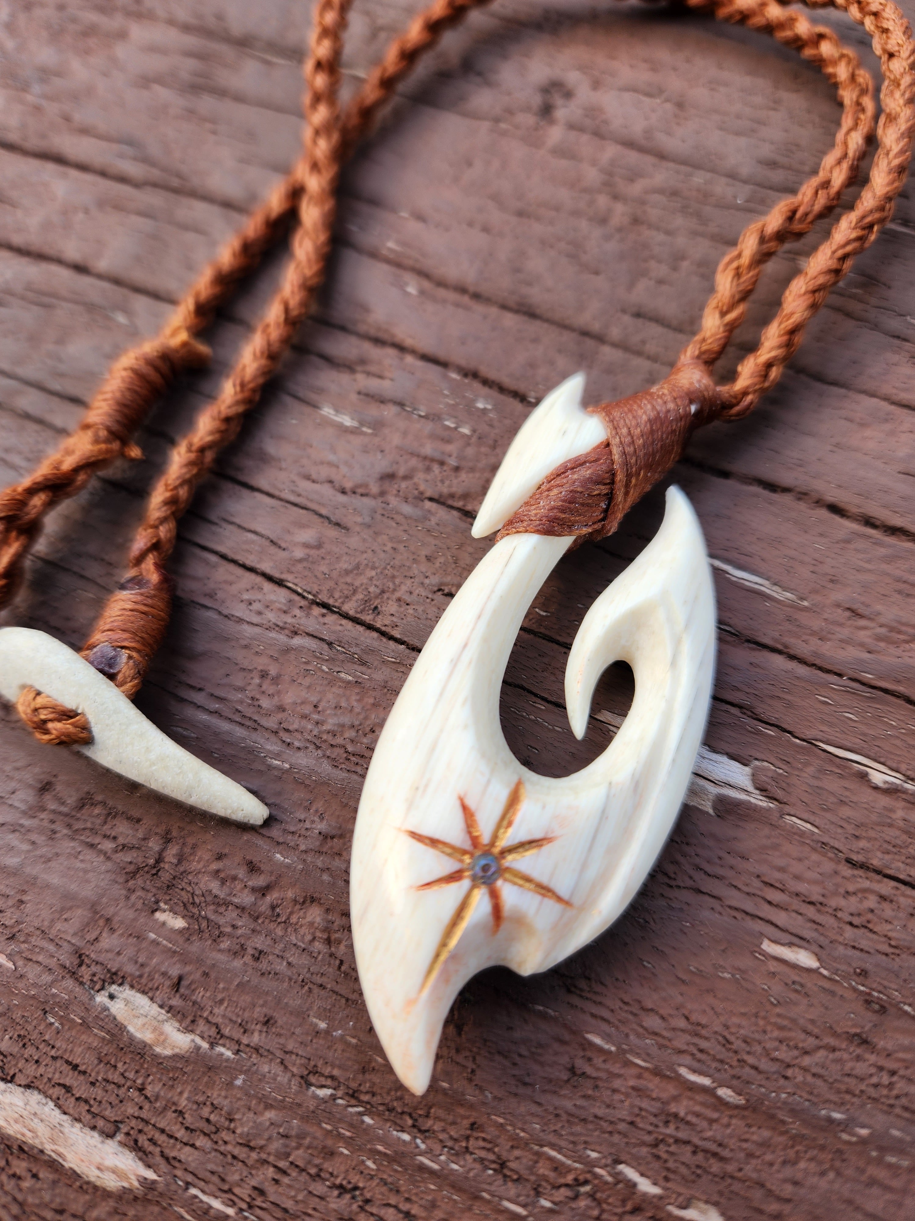 割引 ボーンカービング 希少素材マッコウクジラ歯（ネックレス