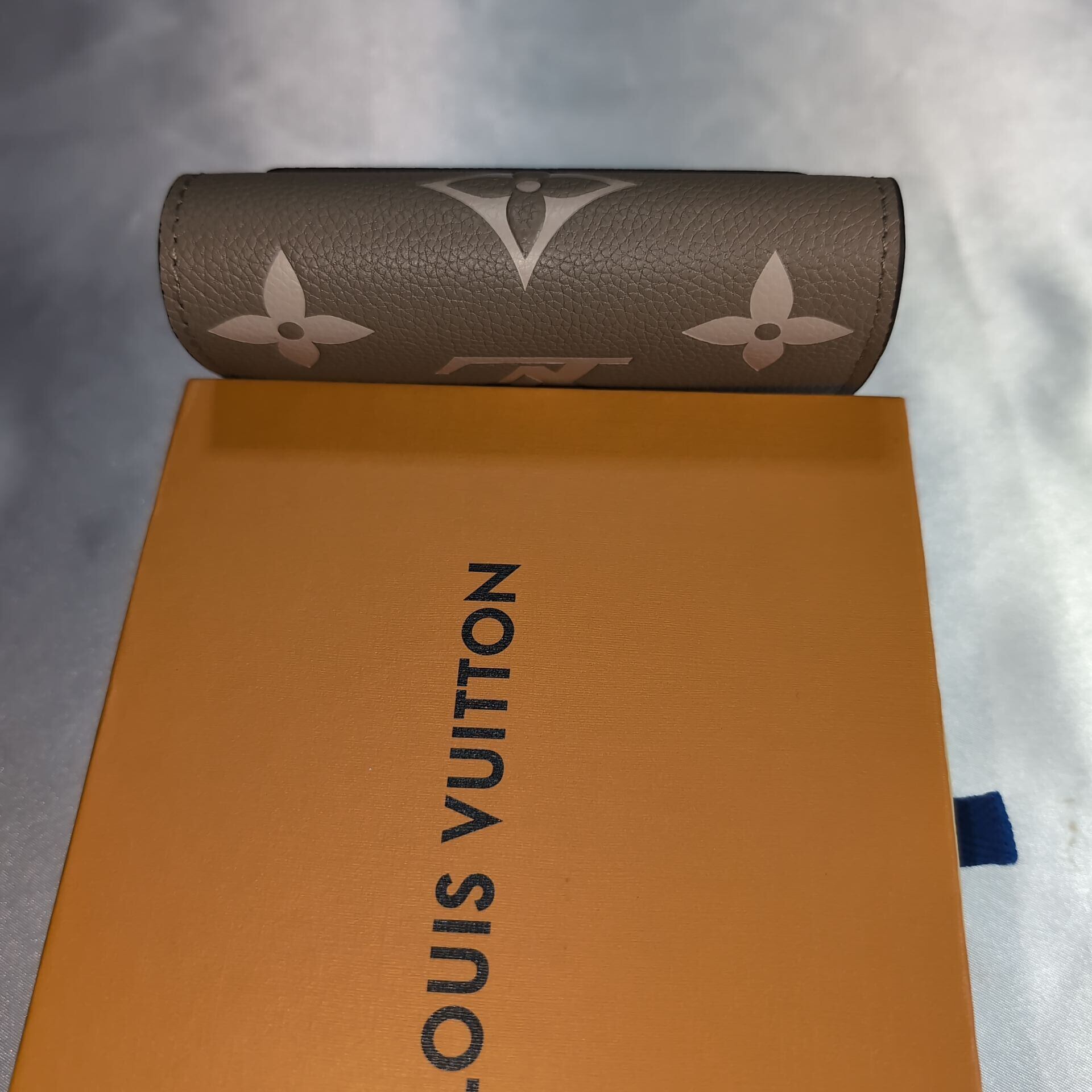 ルイヴィトン 二つ折り財布 ポルトフォイユ・クレア ベージュ | francore