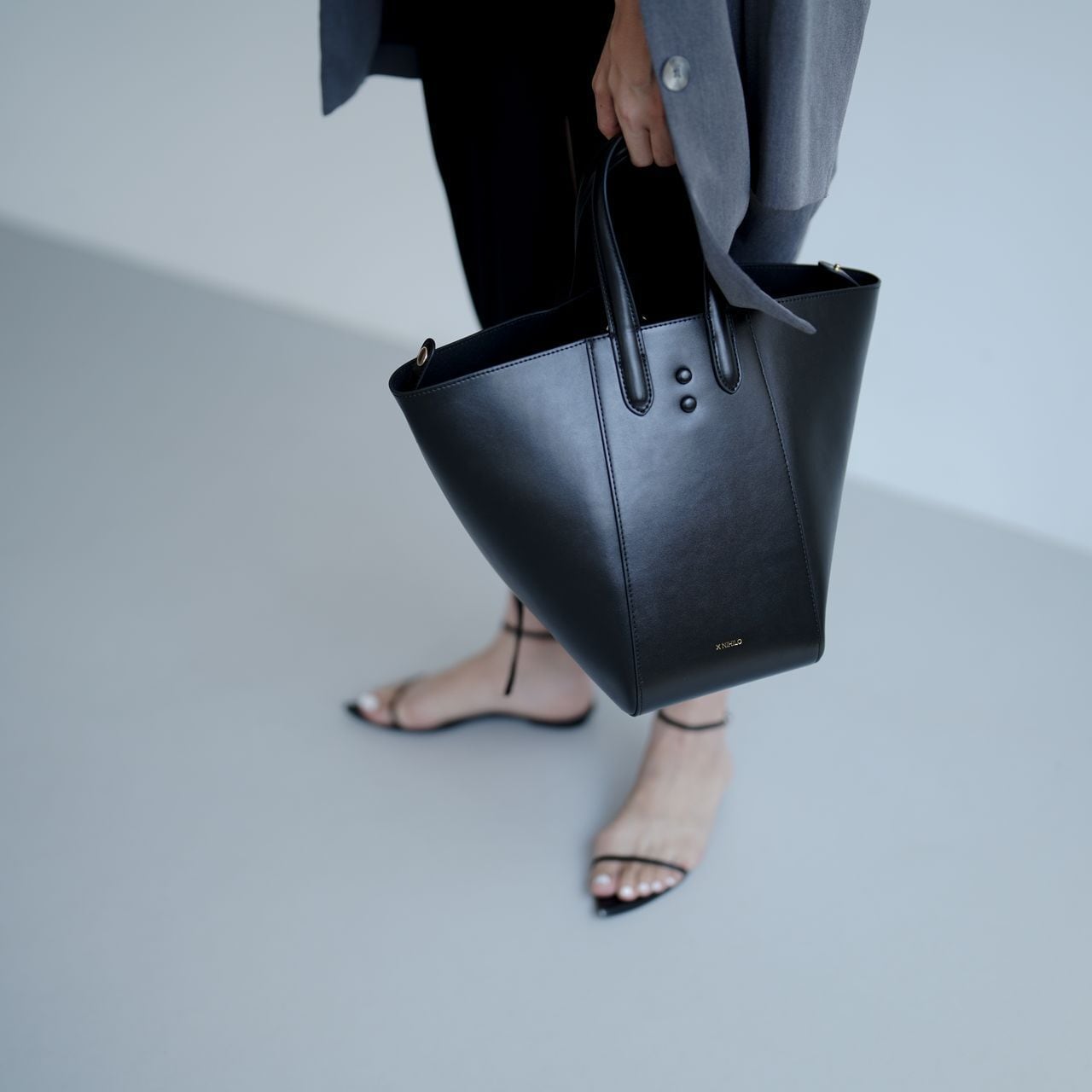 エックスニヒロ(X NIHILO) レザートートバケットバッグ 「Eight Mini