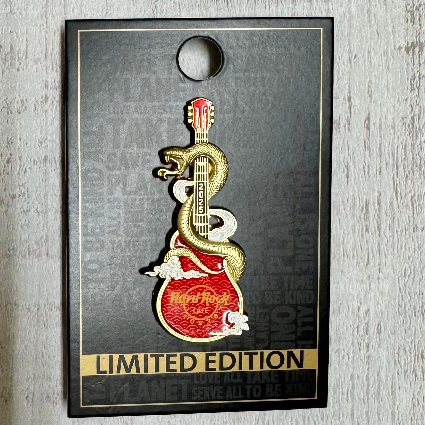 ハードロックカフェ All Is One ピンバッジ フレディマーキュリー