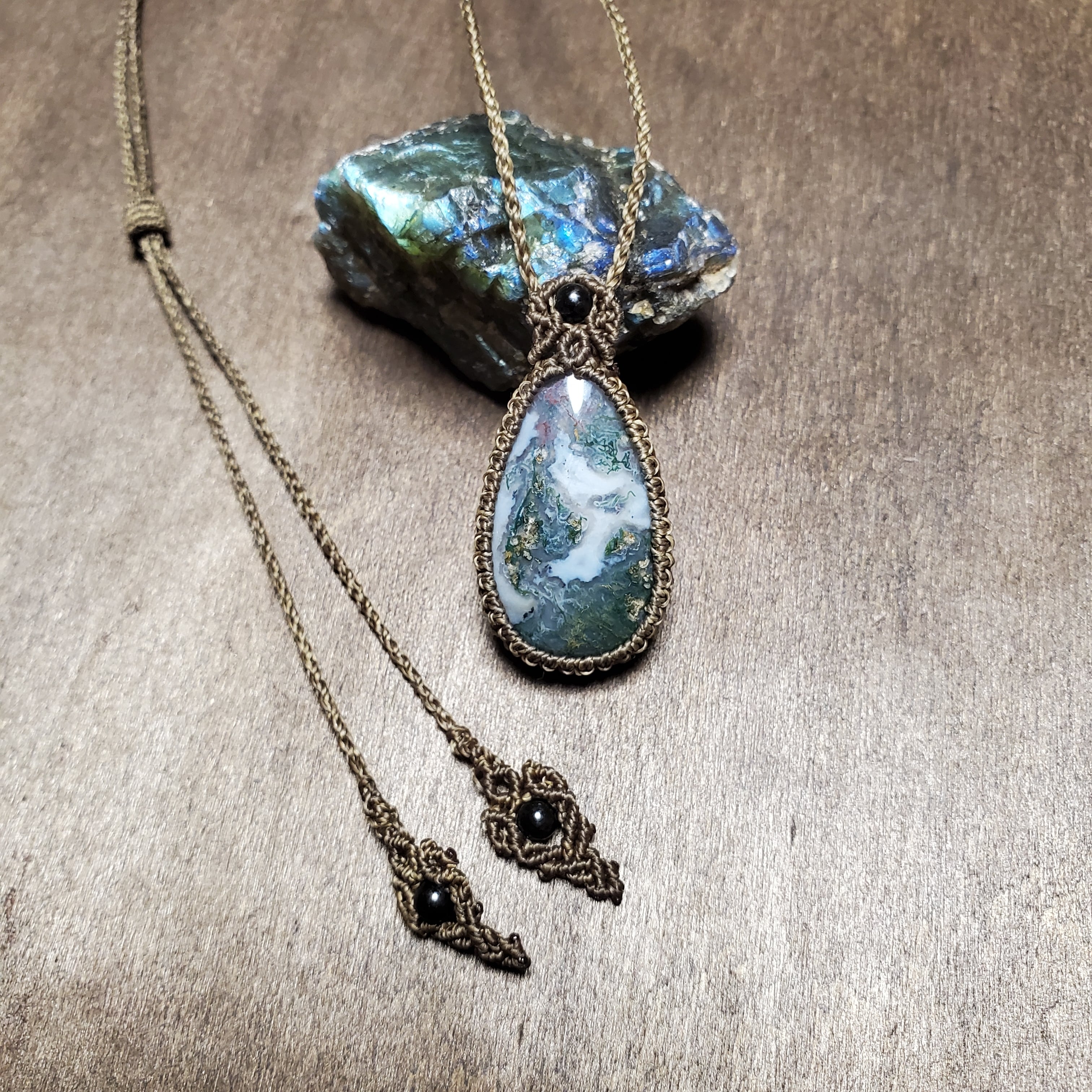 でんちゃん 大粒ヘミモルファイトのマクラメネックレス nutsあやかてぃ