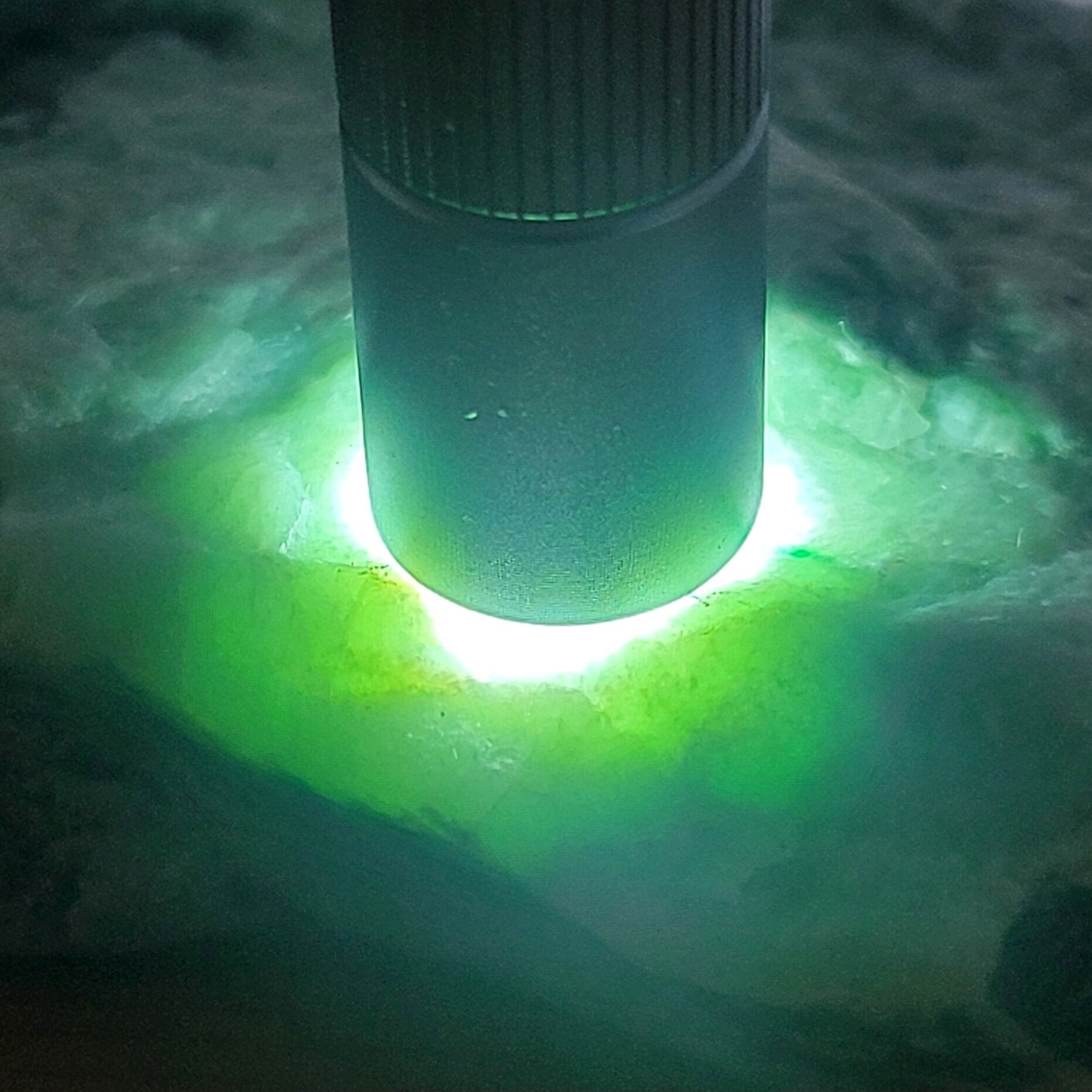 糸魚川翡翠 アップルグリーン 金山 原石 79グラム 送料無料 【公式通販】