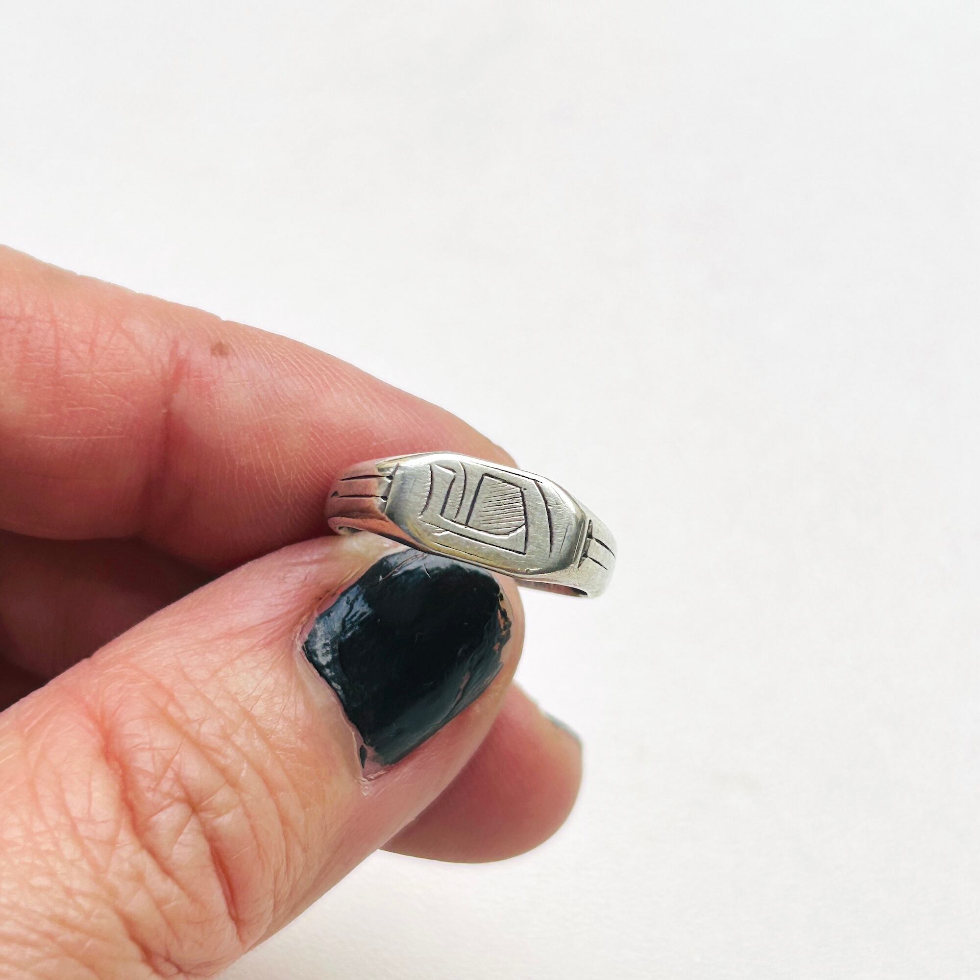 ピンバッジ JR東日本 社章 襟章 純銀 ネジ式 51JR東日本 襟章 ネジ