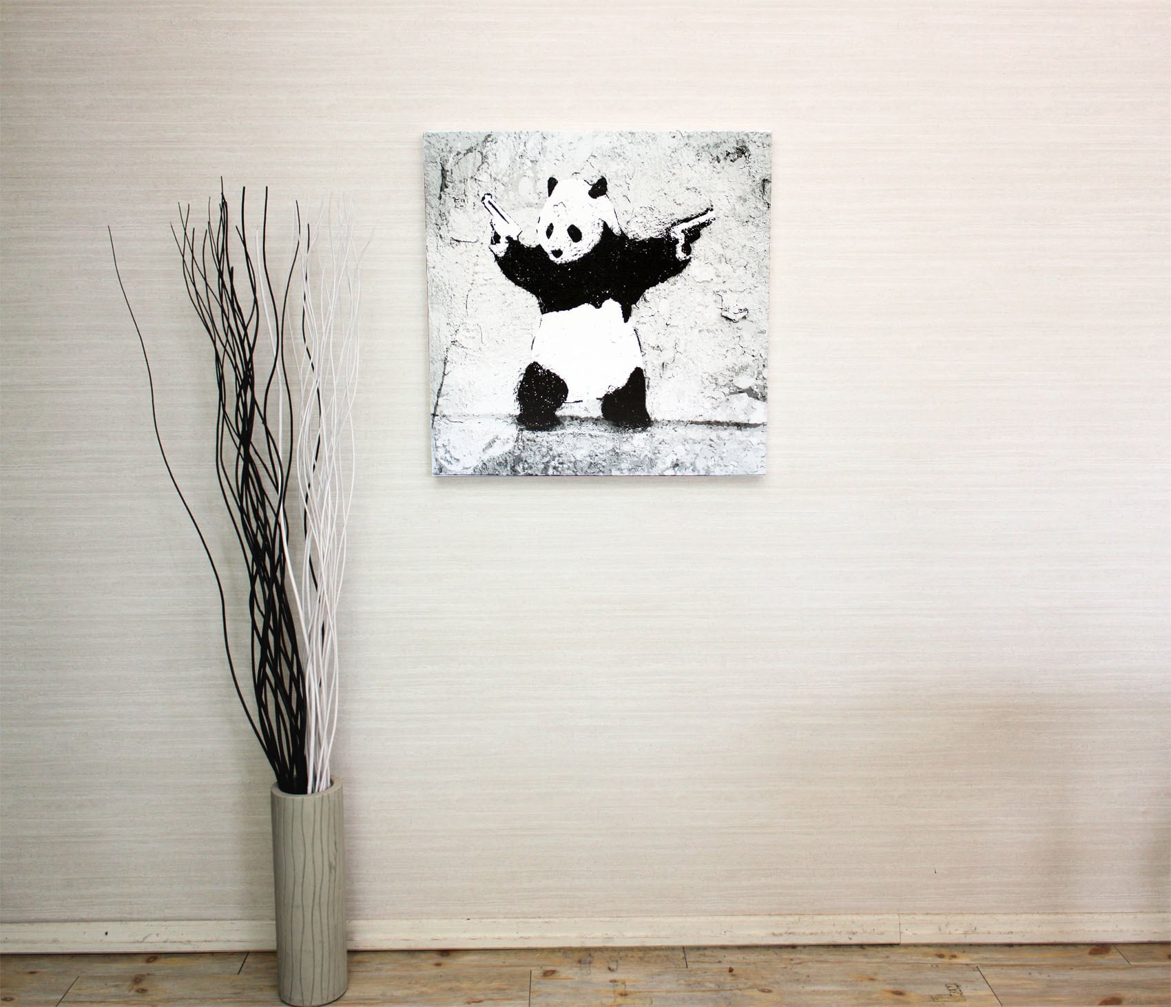 バンクシー「パンダ ガンズ/Panda With Guns」展示用フック付き