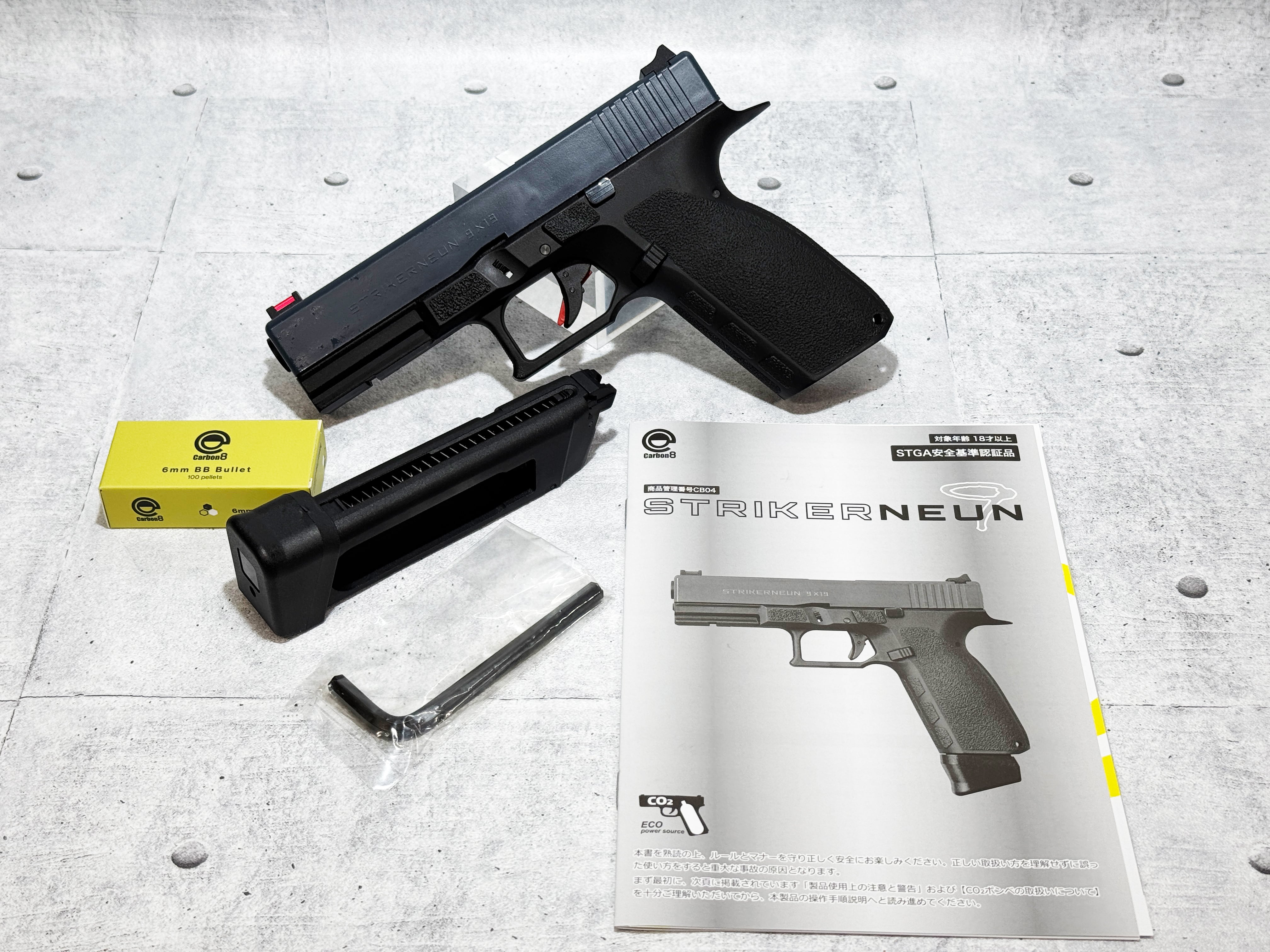 カーボネイト ストライカー9s ライト付き 2マガジン ホルスター付き