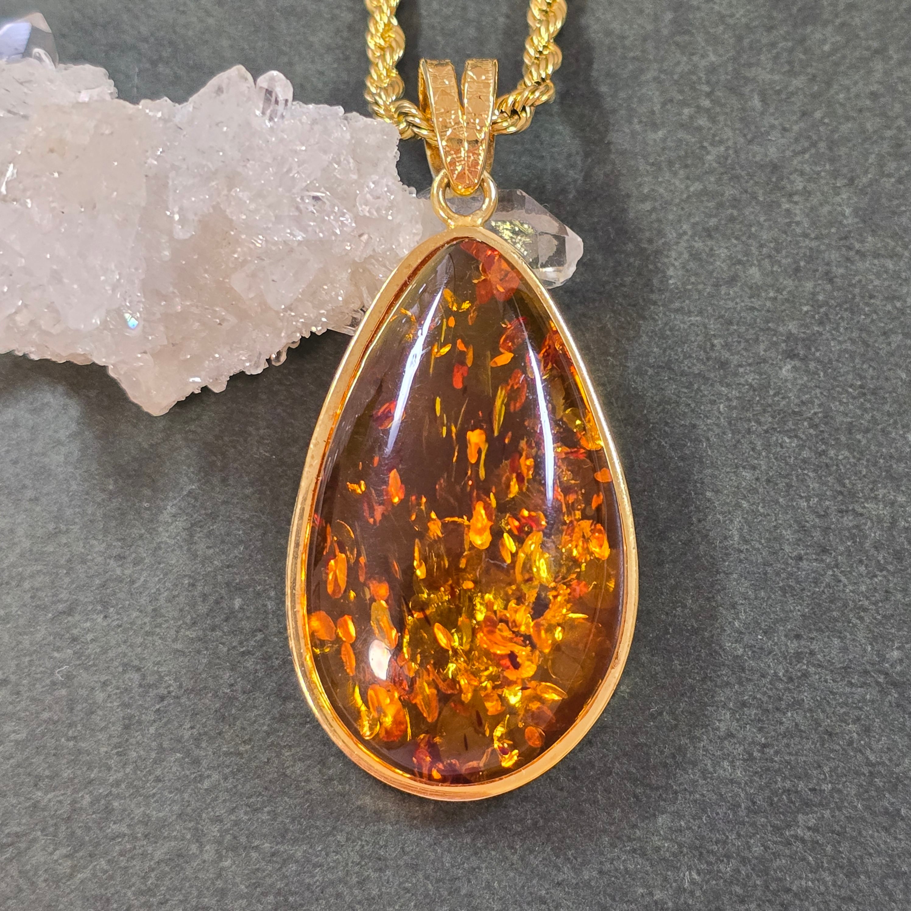 碧虹』ラブラドライトとカイヤナイトシリカのマクラメペンダント