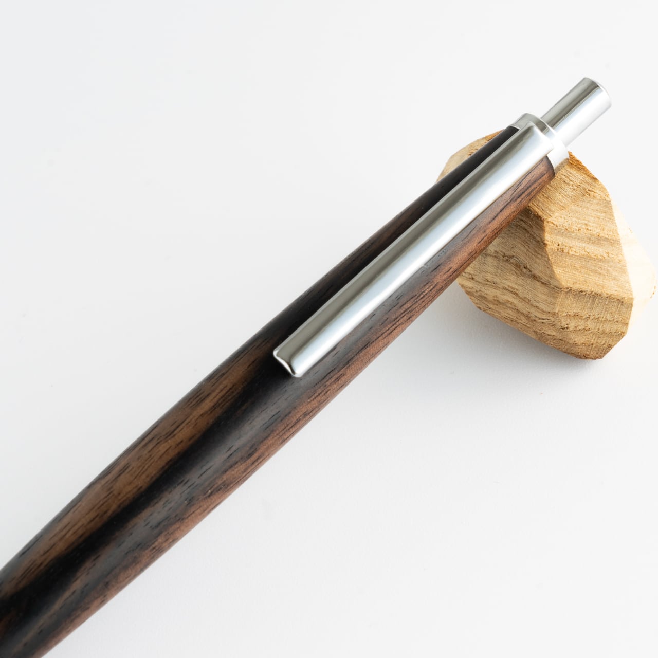 杢軸ボールペン】くろがき（黒柿） / ノック式木製ボールペン
