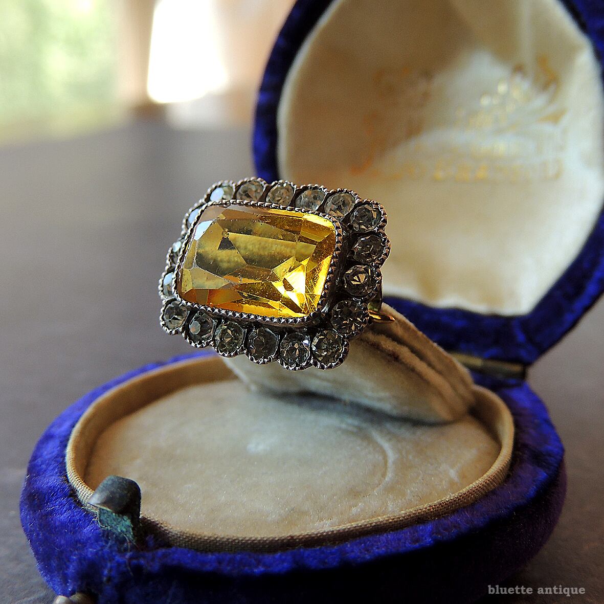 アンティーク レースピン ブローチ（シトリンカラーガラスメイン