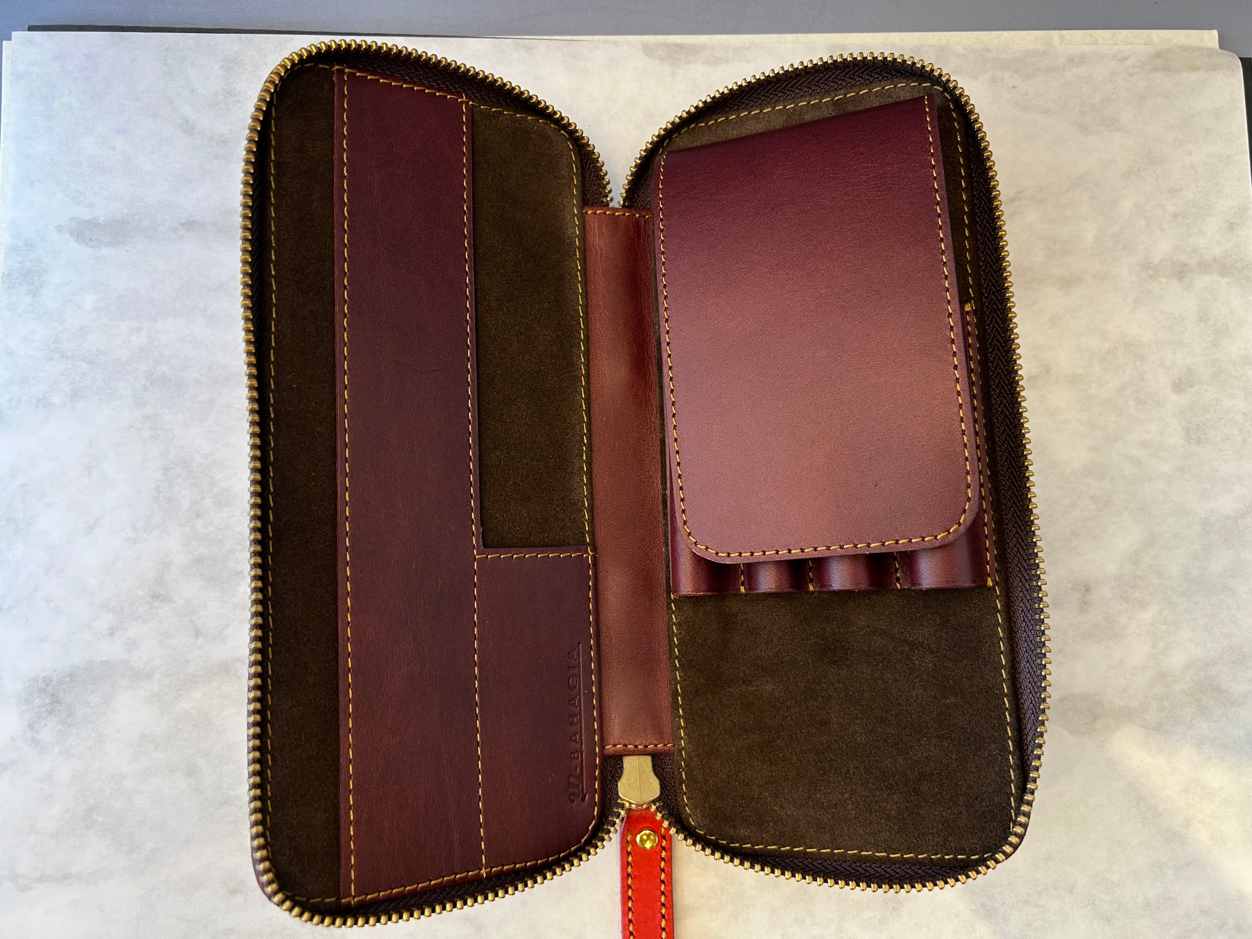 バハギア & クラフト ラウンドジップペンケース (プエブロ革 ハバネロ