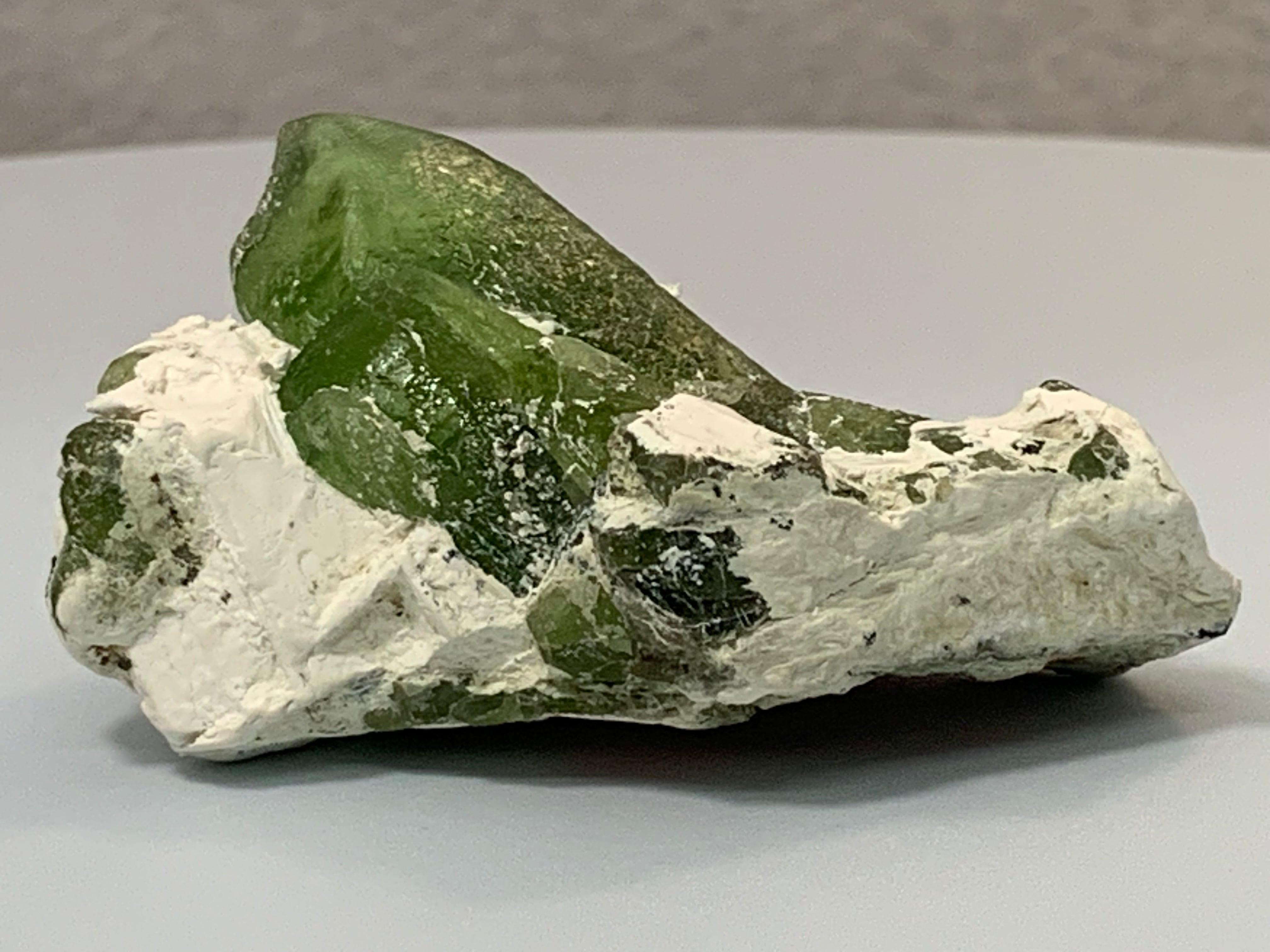 ペリドット 母岩付【かんらん石】 産地：パキスタン コヒースタン地区