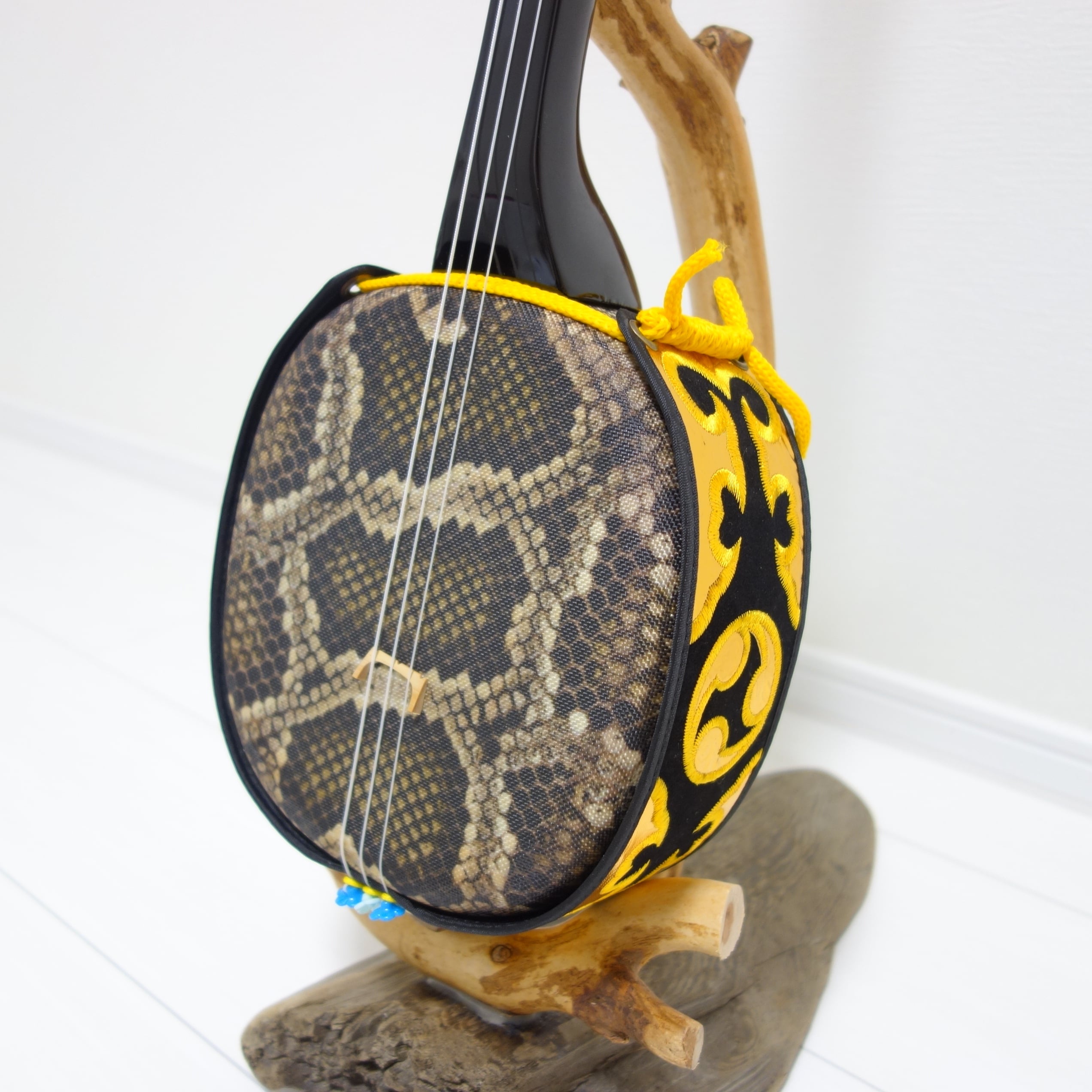 三線 人工皮(蛇柄) | 【三線工房じなん】折れないカラクイ、初心者に