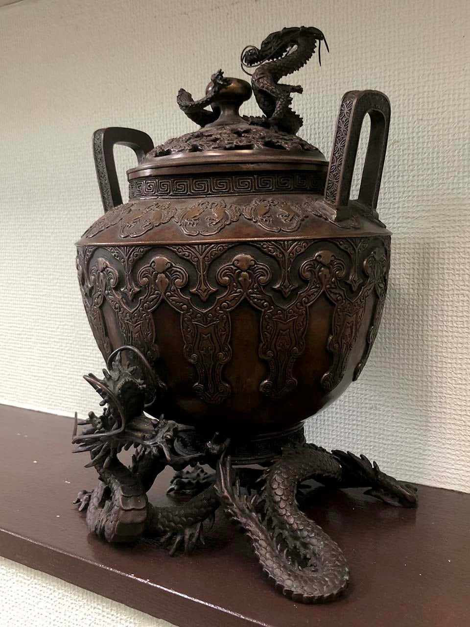 銅製:獅子蓋龍脚香炉