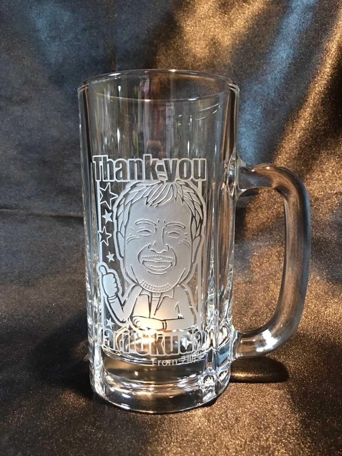 似顔絵彫刻ビールジョッキ500ml 1名様絵（送料込み・下絵確認無し