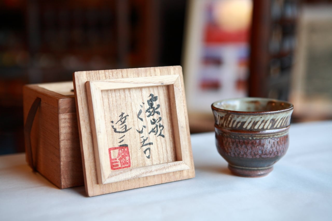 島岡達三 ☆ 象嵌 ぐい呑 ☆ 共箱 ☆ 人間国宝 ☆ 象嵌 ☆ 辰砂 美しい