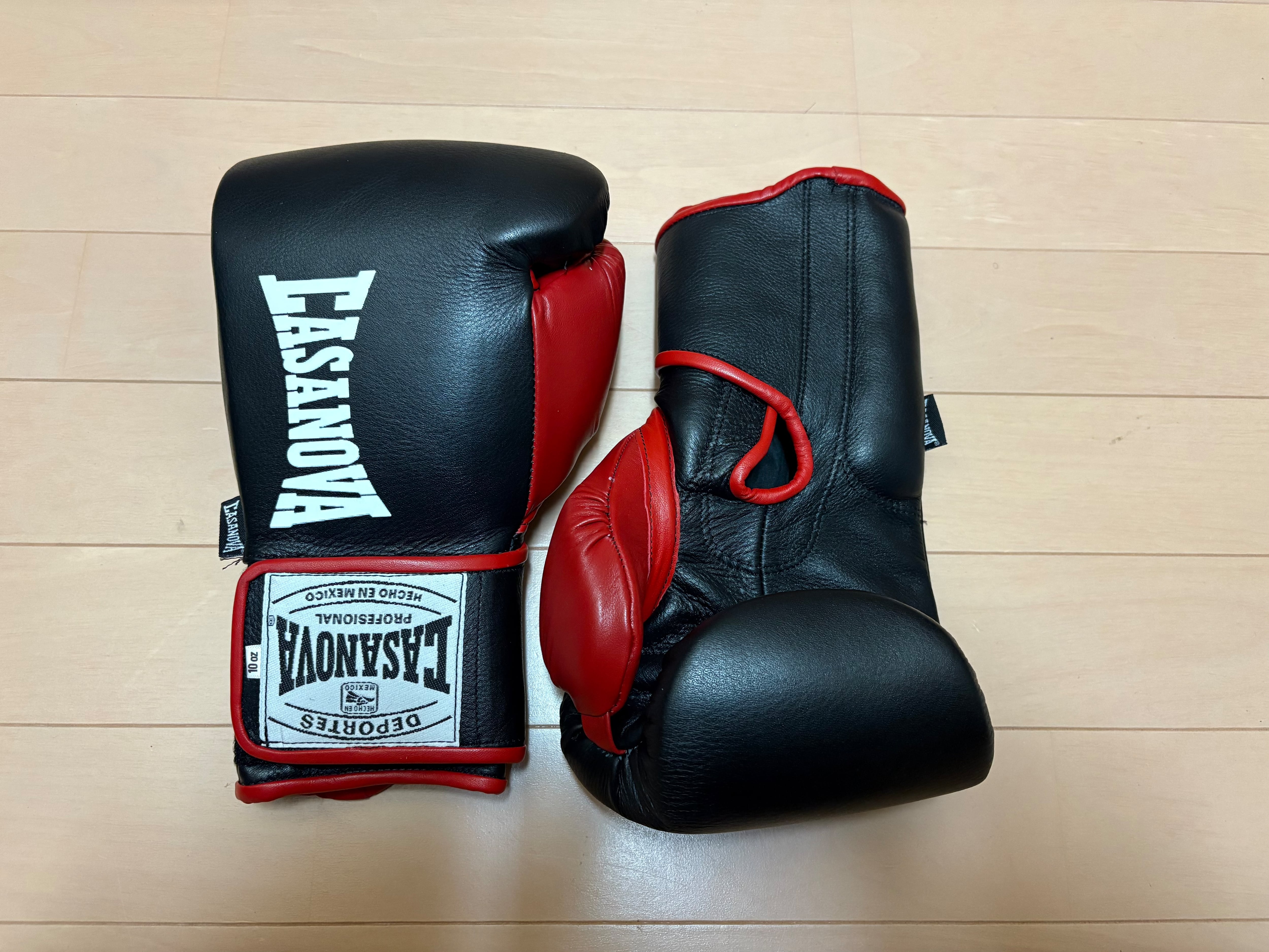 即納】Casanova ベルクロボクシンググローブ【10oz】ブラック/レッド