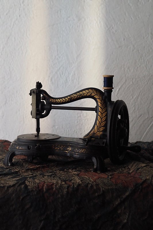 手回しアンティークミシン-antique sewing machine | アンティーク