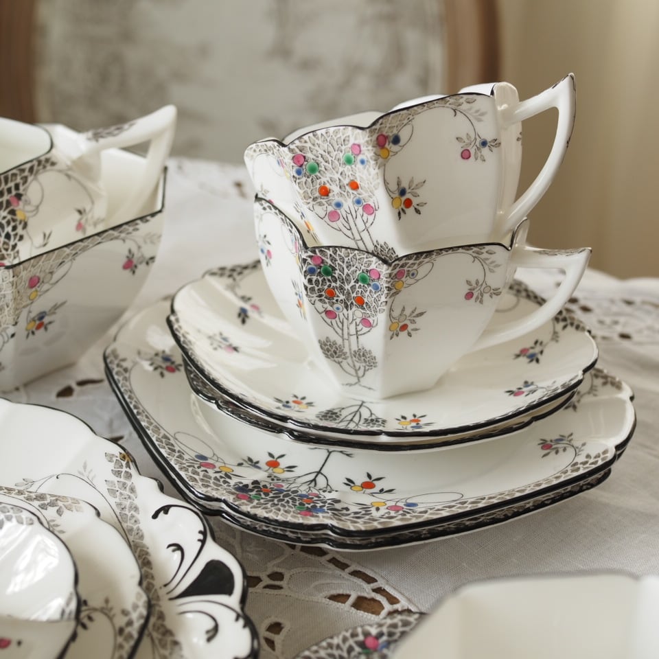 希少英国シェリーShelleyクイーンアンBlack Leafy Treeティーセット