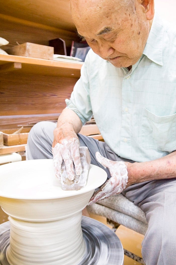 井上萬二作】青白磁彫文鉢 | 井上萬二窯 INOUE MANJI KILN