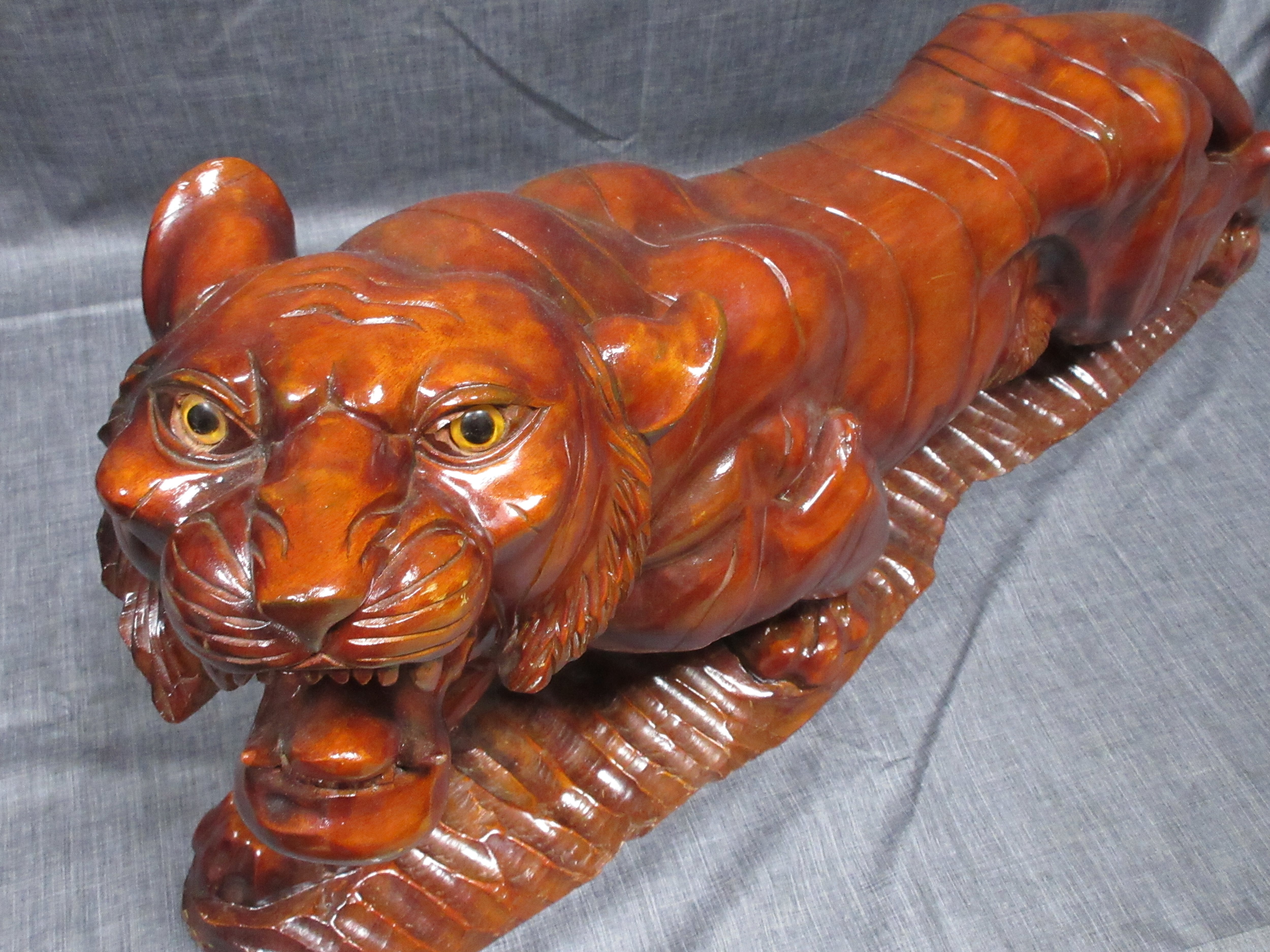 木製虎彫刻 黒色 木製虎彫刻 黒色