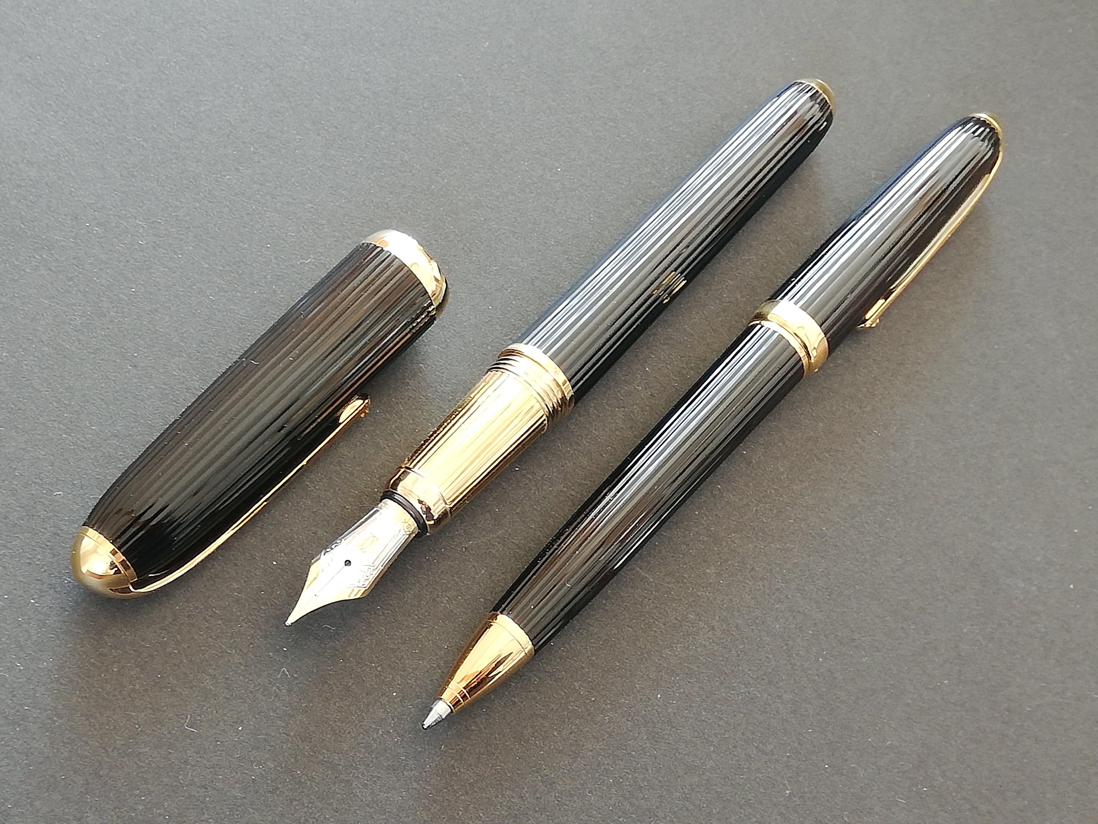 Cartier】万年筆 ルイ カルティエ プラチナフィニッシュ ゴドロン 詳細