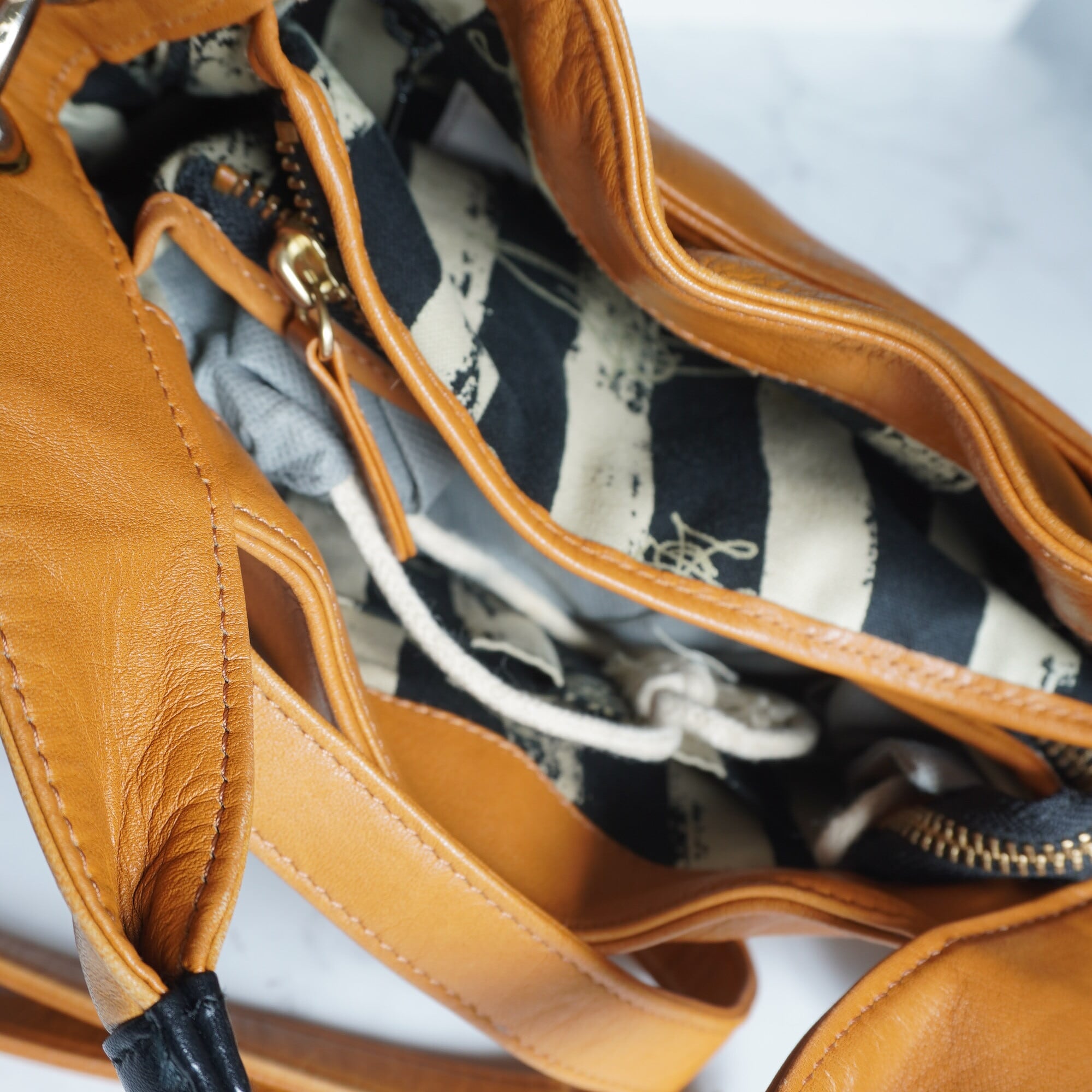 Vivienne Westwood】ヴィヴィアンウエストウッド エンボスオーブ