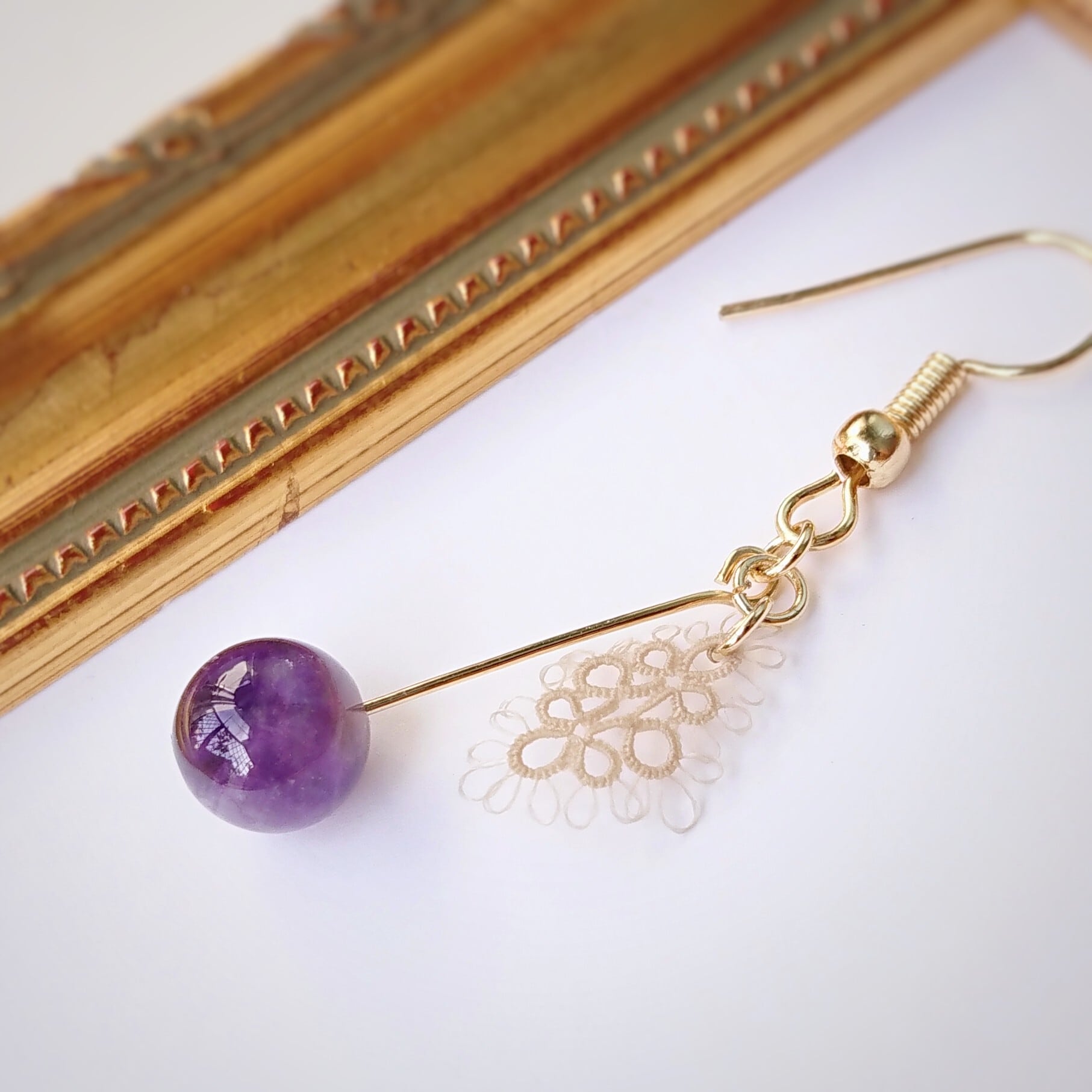 デザイン感覚の極み！色の良いアメジスト&14連パール9金ブローチ！英国