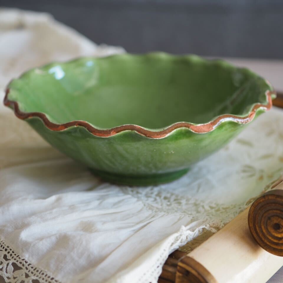 淡い緑釉のプロヴァンス陶器 | ヴィラモンローズ