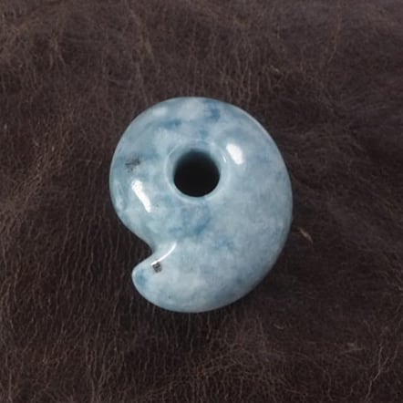 糸魚川翡翠 青ヒスイ まる勾玉 9.0g Itoigawa blue Jadeite Magatama
