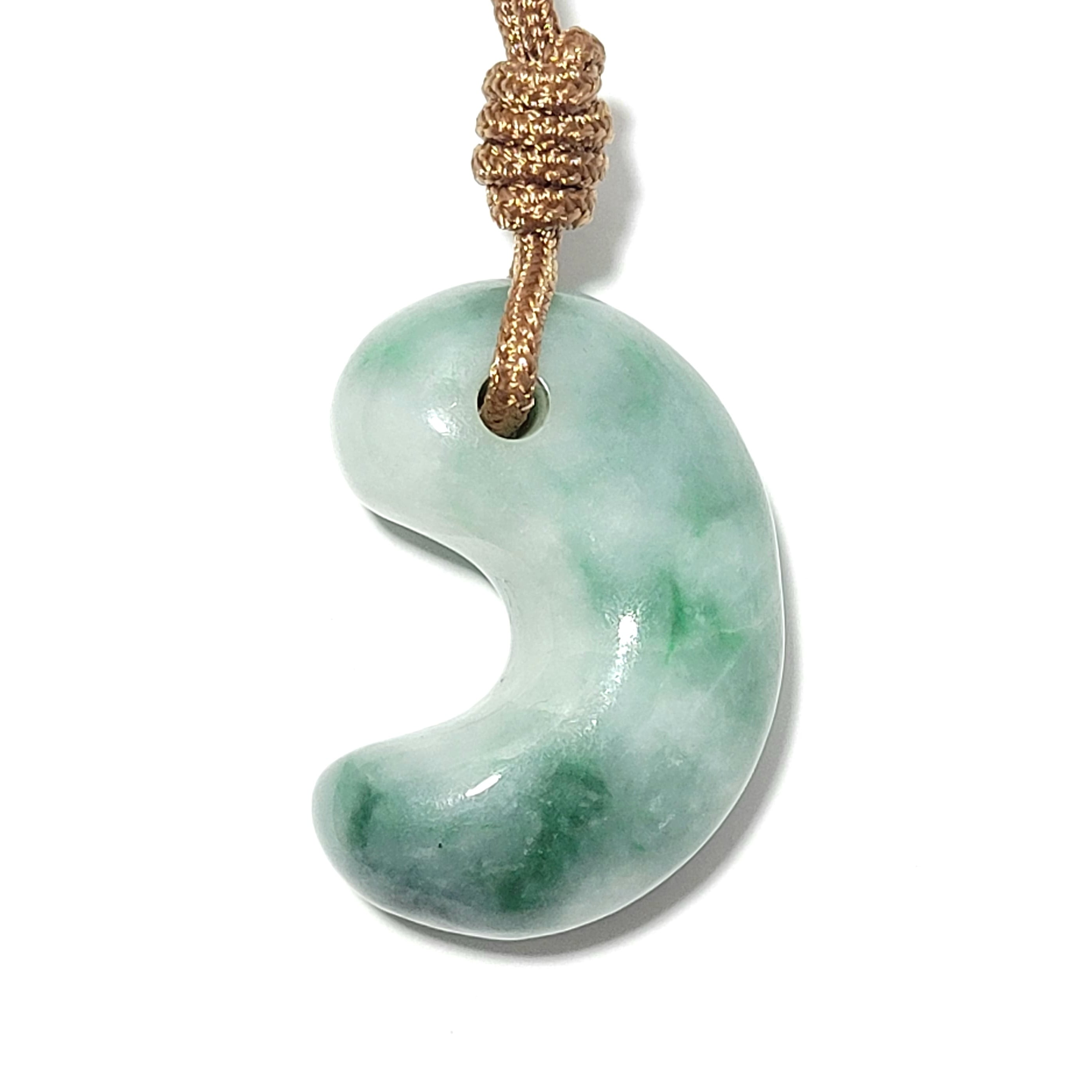 白緑バランス良好美麗‼️ 専門店40~53万円の品質糸魚川翡翠勾玉鑑別