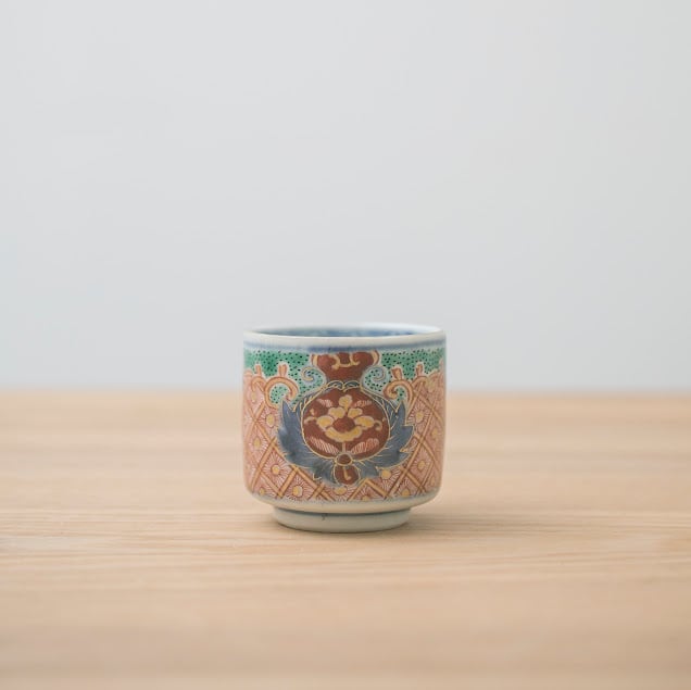 伊万里 のぞき猪口 色絵金彩 覗 盃 おちょこ 酒器 窓絵 牡丹 経菱 四方