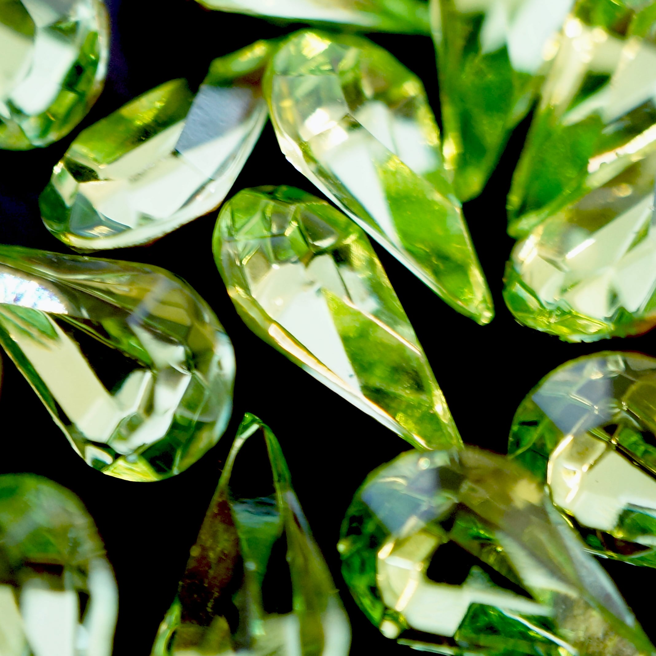 スワロフスキー しずく型 13mm×7.8mm ペリドット・クリア・シャム