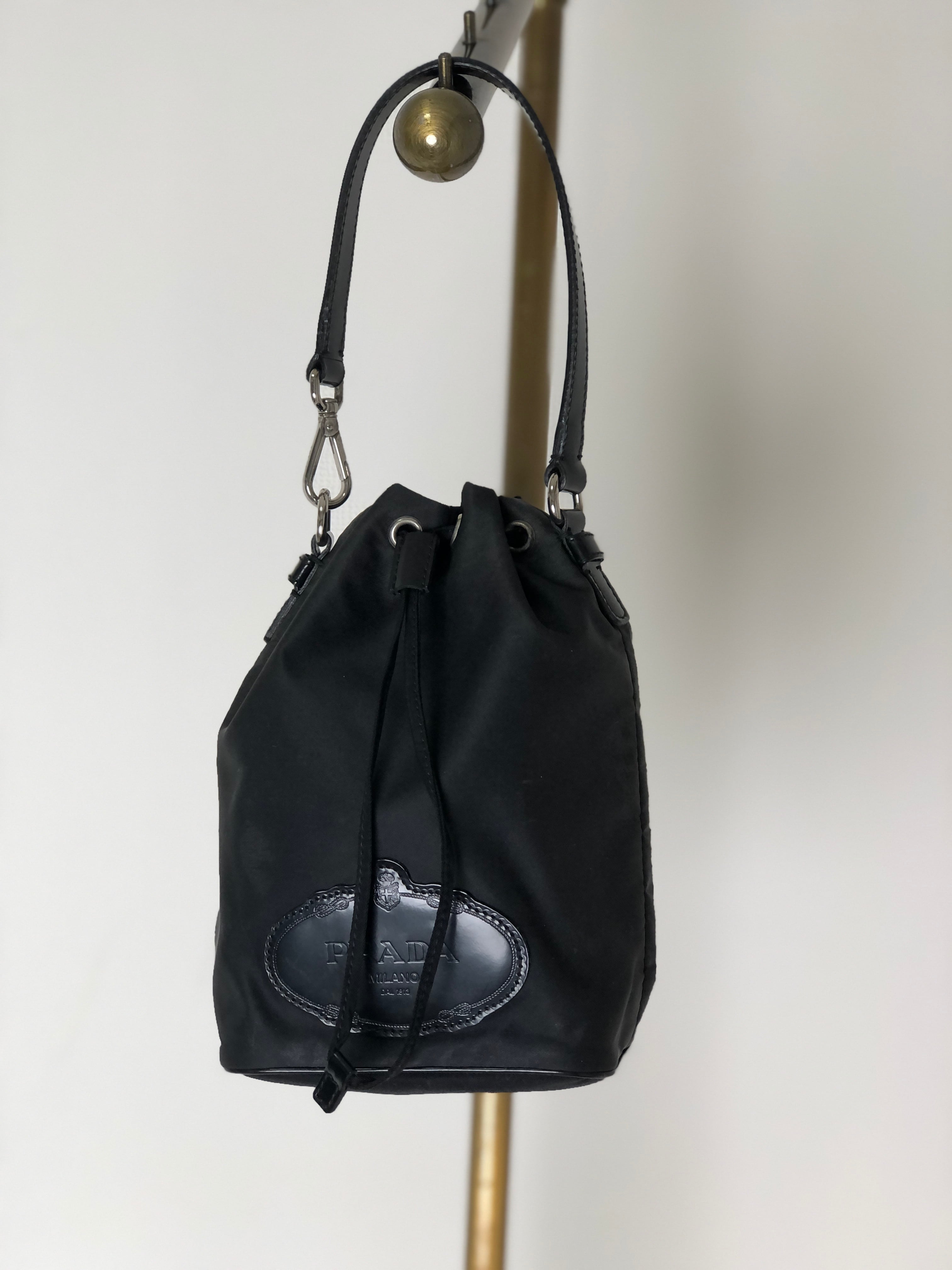 PRADA ブラック 巾着バッグ PRADA 黒 巾着型バッグナイロン