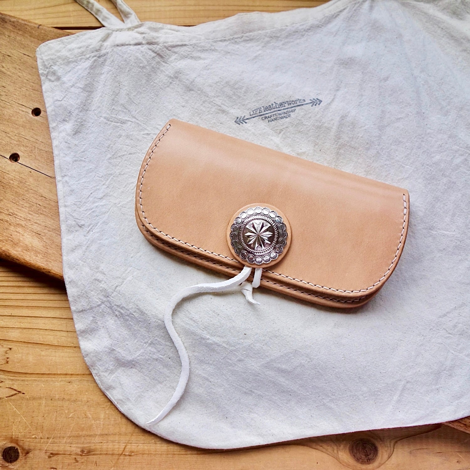 コンチョ巻きロングウォレット BWL-C ヌメ革長財布 本革トラッカー