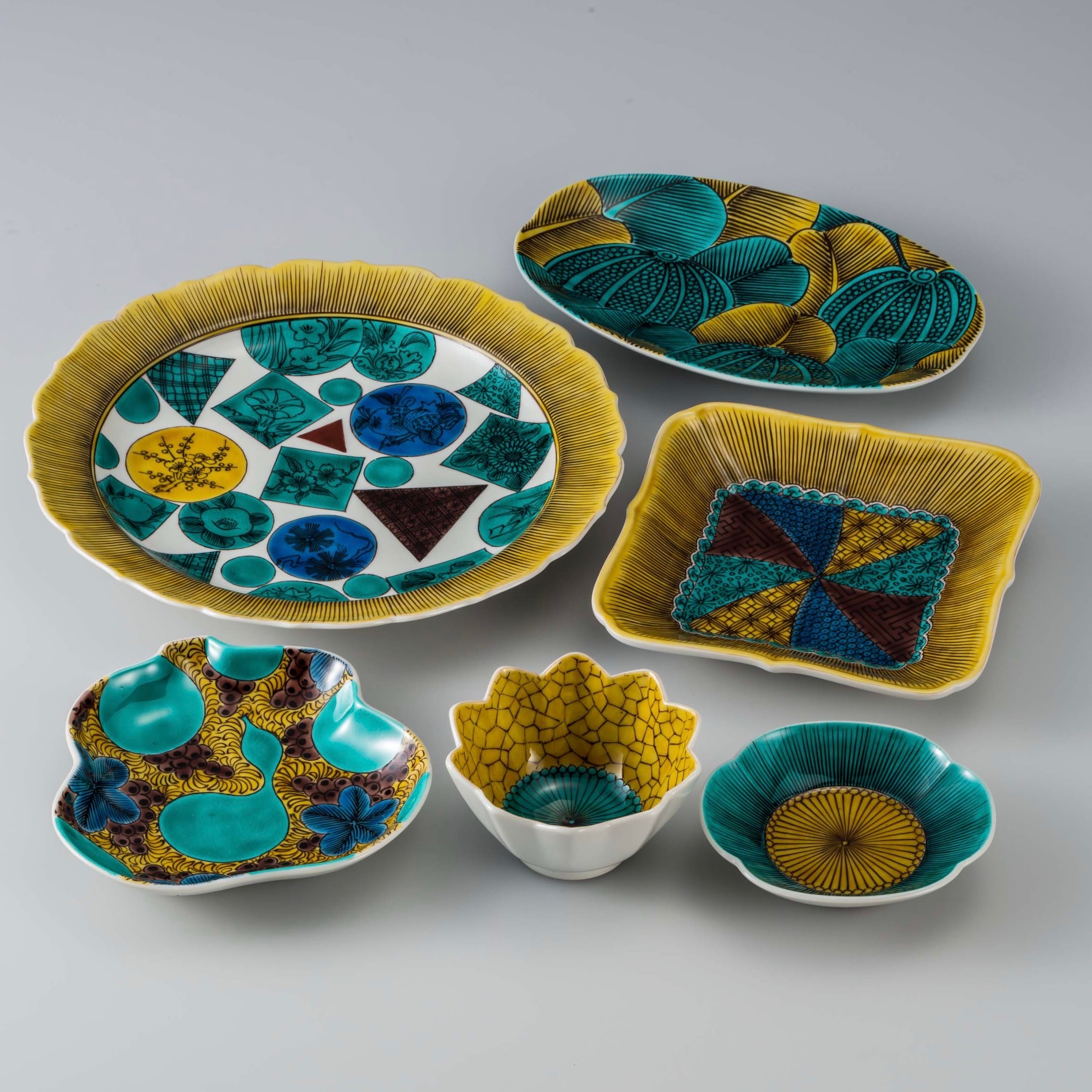 2025年最新九谷 九谷焼 青粒鉄仙 金彩 手描き絵皿 3枚 加賀