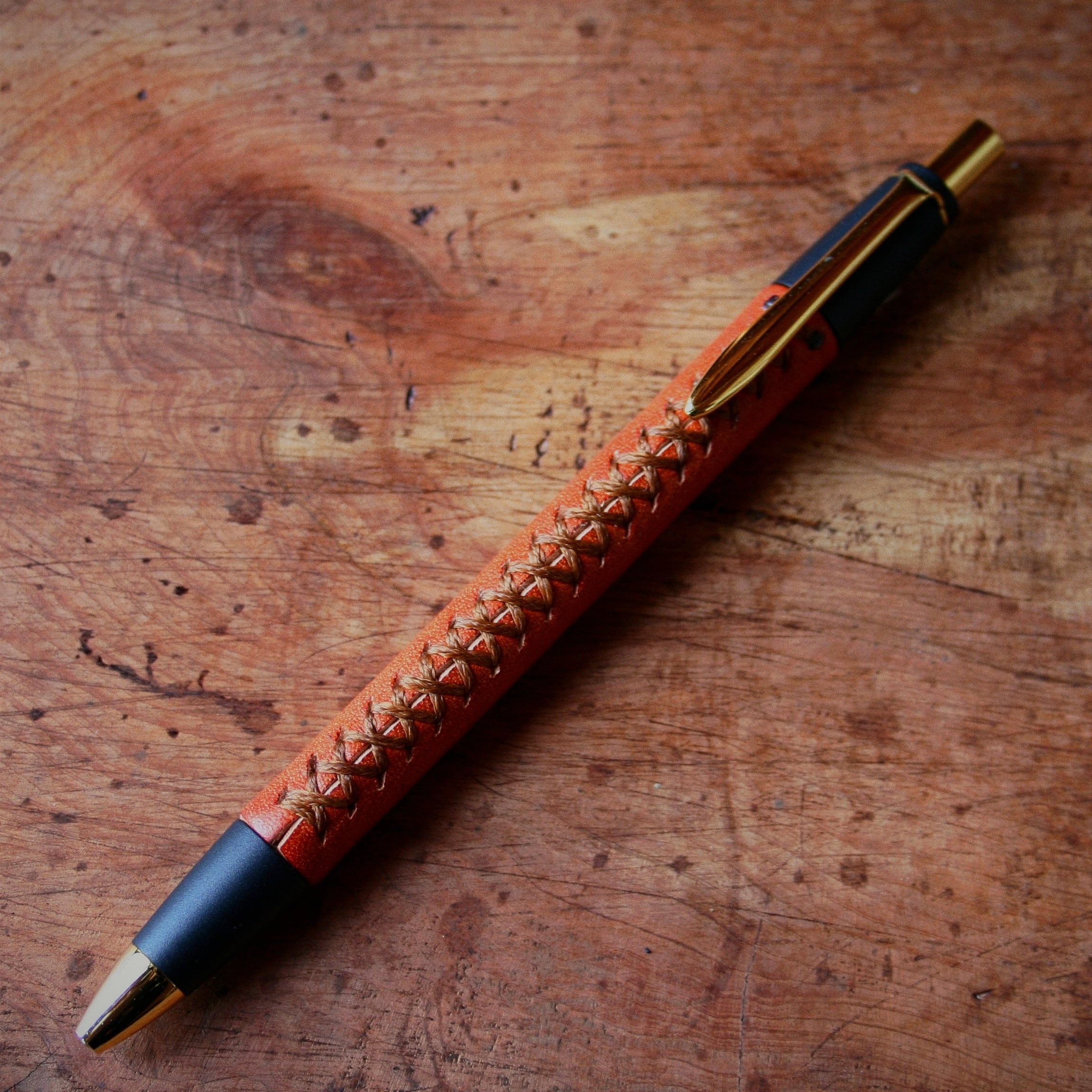 シックザール革軸ペン【特上ヌメ革節目模様 オレンジ】シャーペン 0.5mm