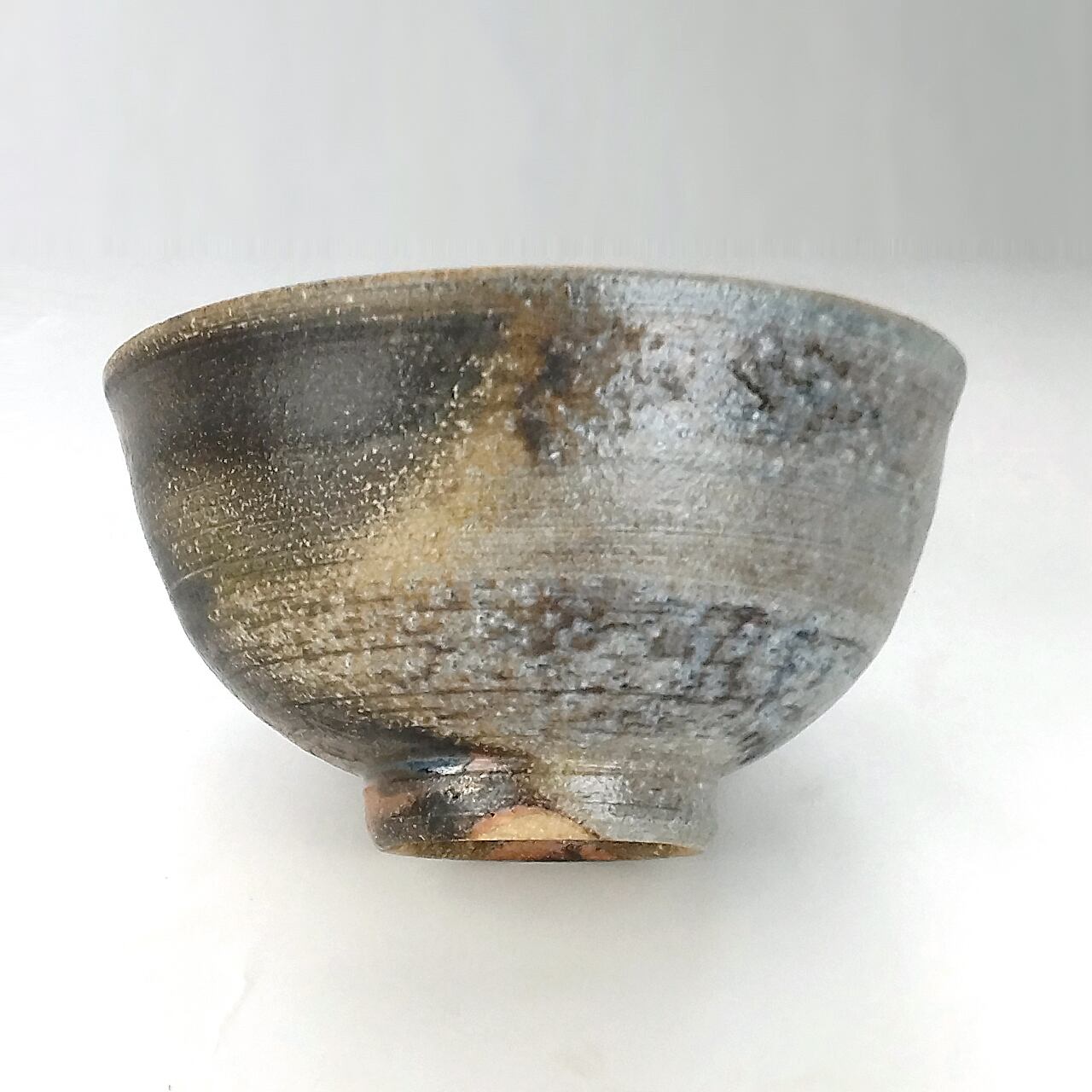 古美術◼️蔵からかなり雰囲気のある釉薬ドロドロの謎の図柄の抹茶茶碗