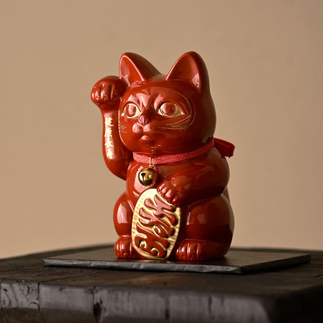 開運・縁起物》開運厄除け 招き猫16cm（赤漆）｜銀雅堂 | 生活を楽しむ