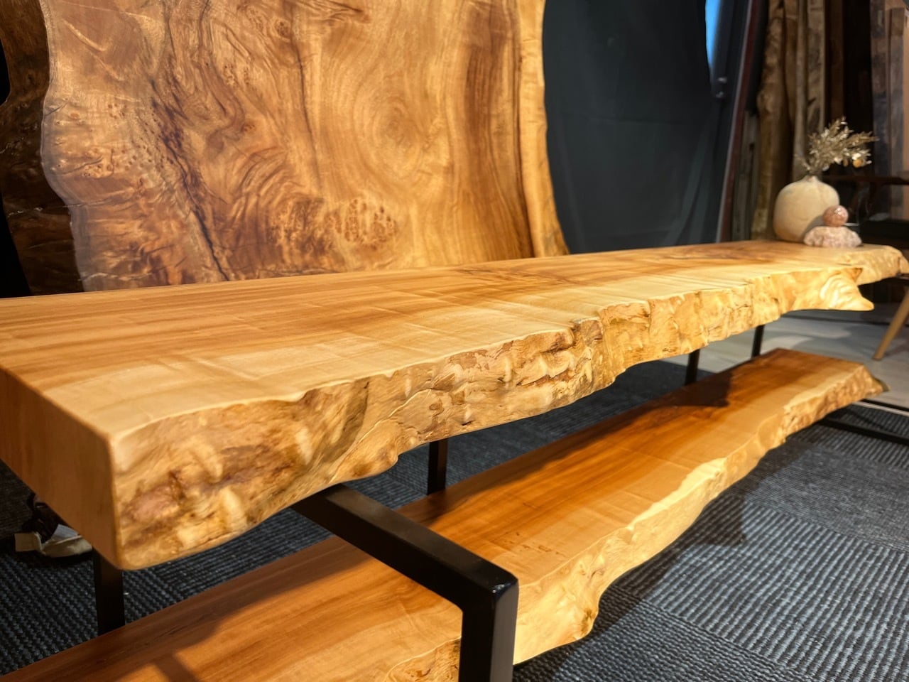 栃(トチ)_青山店_テレビボード1800/一枚板_2段セット脚付き 242380